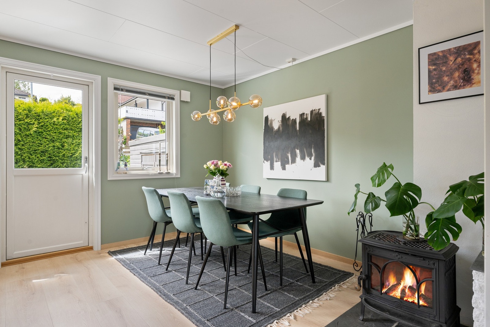 Plass til en stor spisestue. Galleribilde