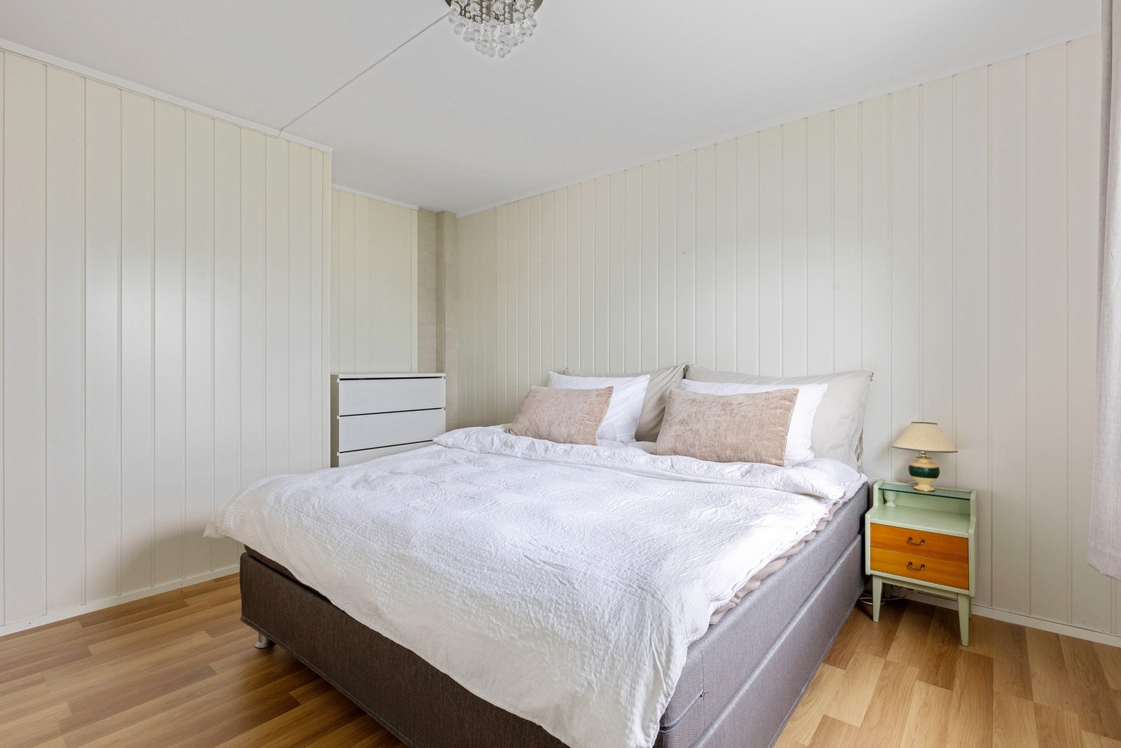 Her har du god plass til garderobeskap Galleribilde