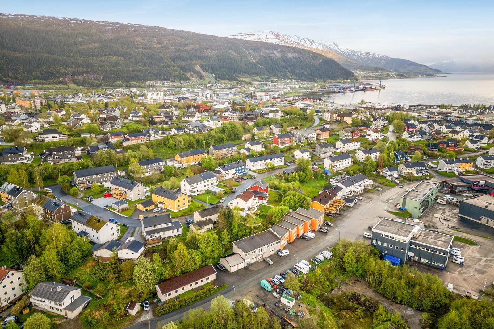 Her bor du med nærhet til dagligvarehandelen og sentrum med alt av fasiliteter byen har å by på Galleribilde