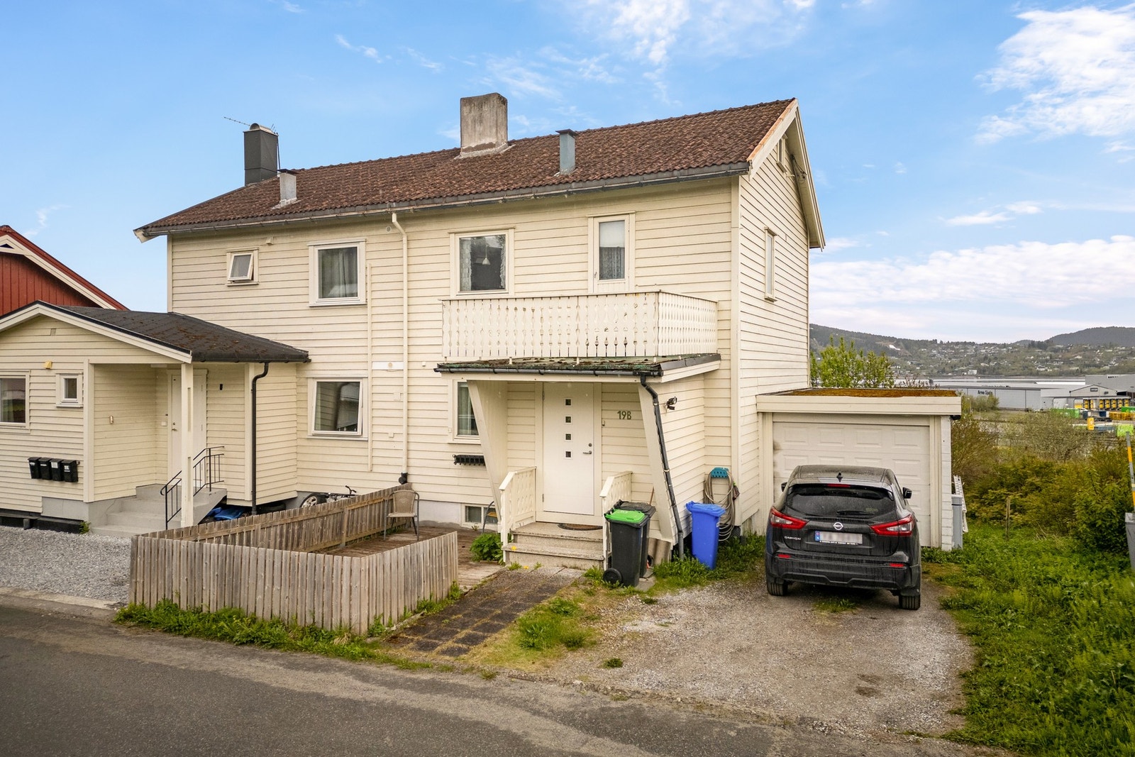 Med flere uteplasser får du som ny eier optimale solforhold gjennom hele dagen Galleribilde