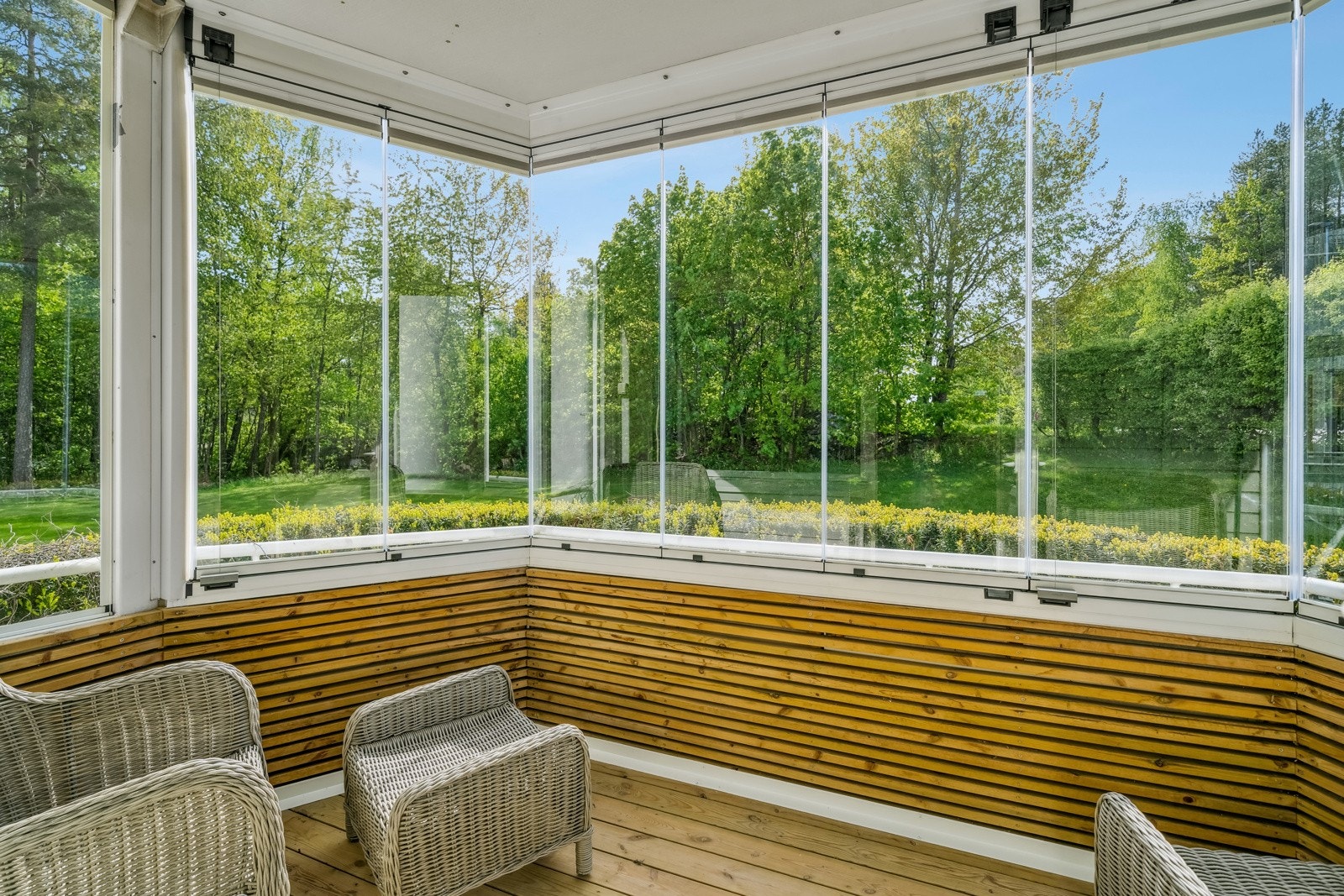 Balkong med varmelamper og stikkontakt. Galleribilde