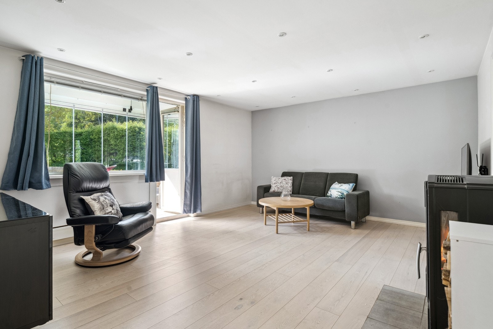 Lys og åpen stue. Galleribilde