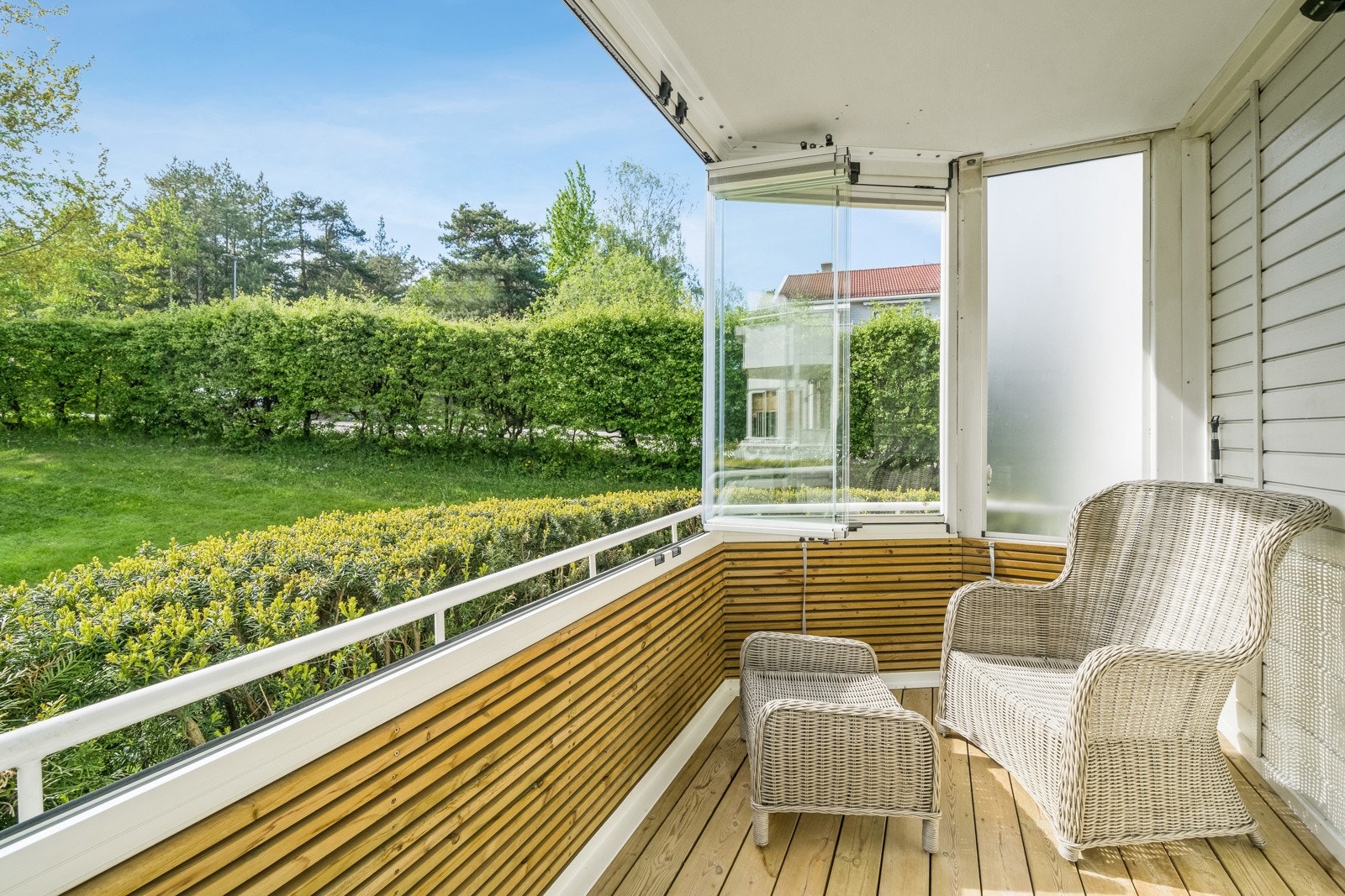 Balkongen gir gode møbleringsmuligheter Galleribilde