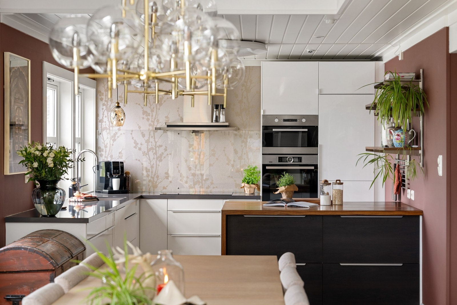 Oppvaskmaskinen ble byttet i 2021 og stekeovnen (Siemens) ble byttet i 2022 Galleribilde