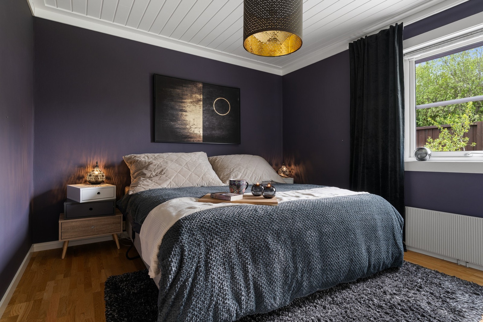 Et av fire soverom, dette ligger i hovedetasjen og er på 11,3 kvm. Galleribilde