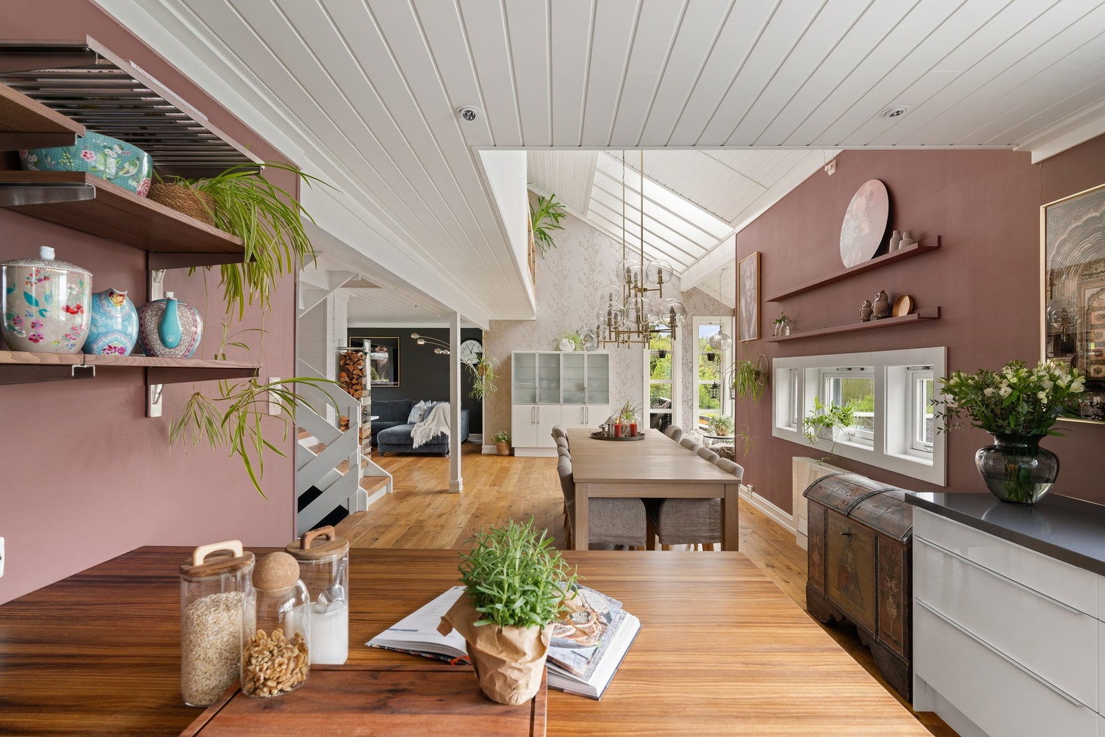 Her har man mulighet til å holde dialogen middagsgjestene under matlagingen Galleribilde