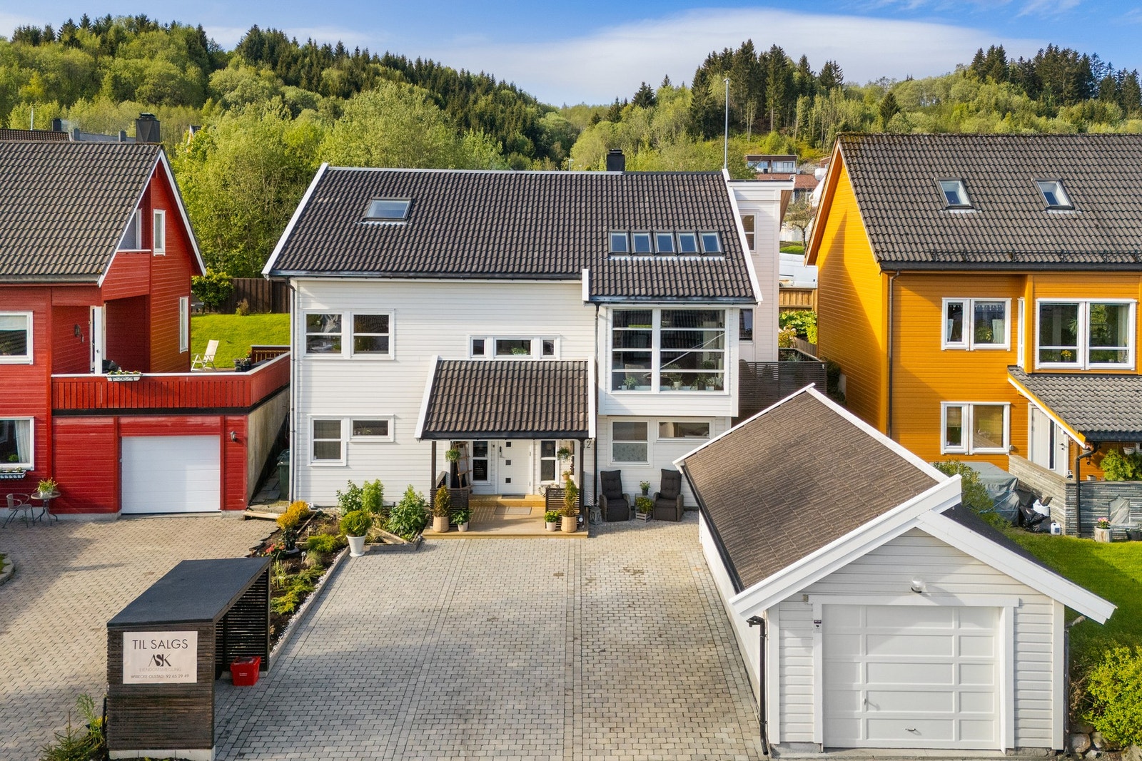 Velkommen til denne nydelige familieboligen i Okstadbrinken 12! Galleribilde