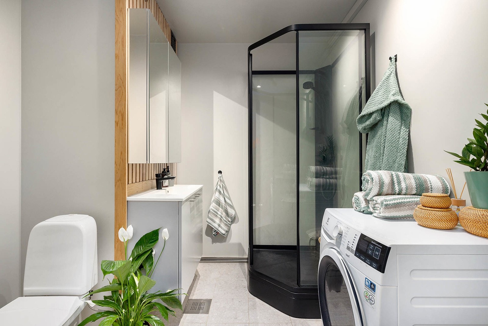 Bad med dusjkabinett Galleribilde