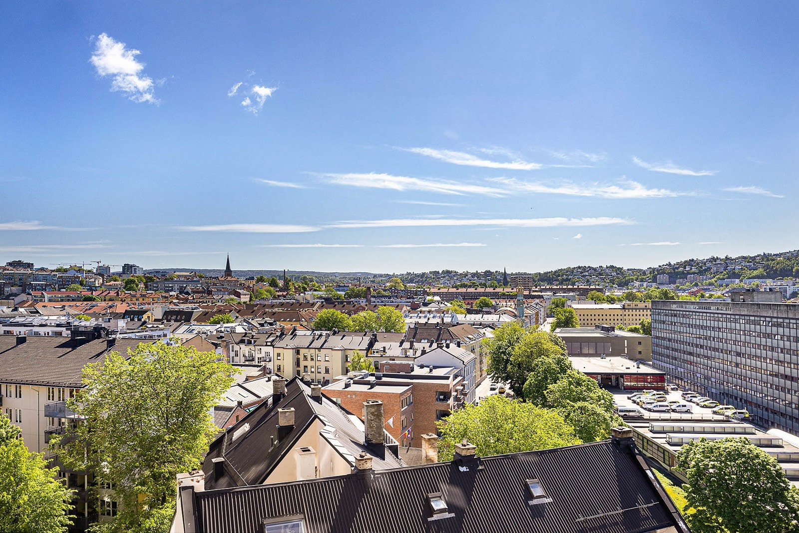 Begge soverommene har flott utsikt mot Kampen, Vålerenga, Gamlebyen og Ekeberg Galleribilde