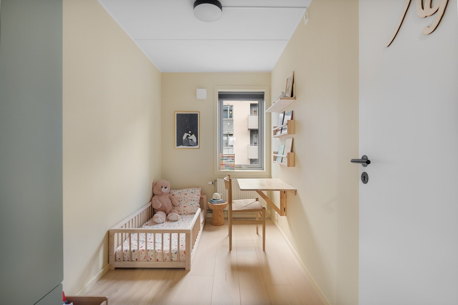 Soverom 2 rommer også et lite hjemmekontor Galleribilde