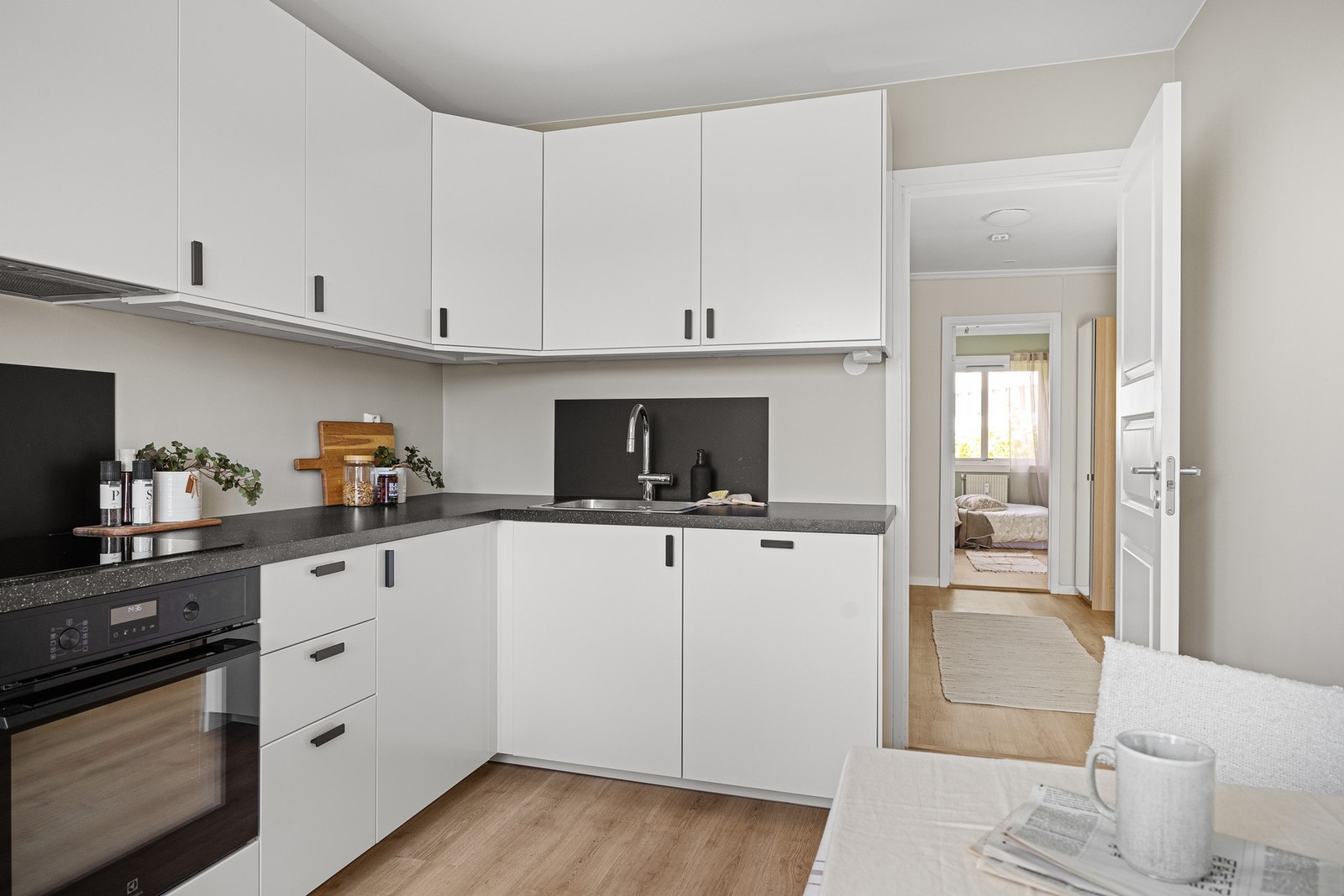 Ny kjøkkeninnredning ble montert i august 2024. Galleribilde