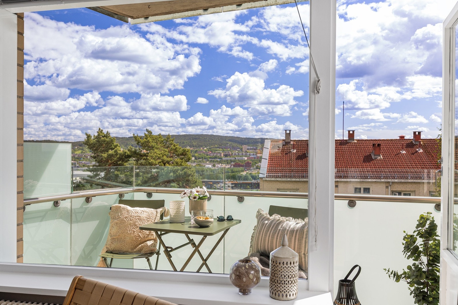 Boligen ligger i byggets 4. etasje som gir flott utsyn og lite innsyn. Galleribilde