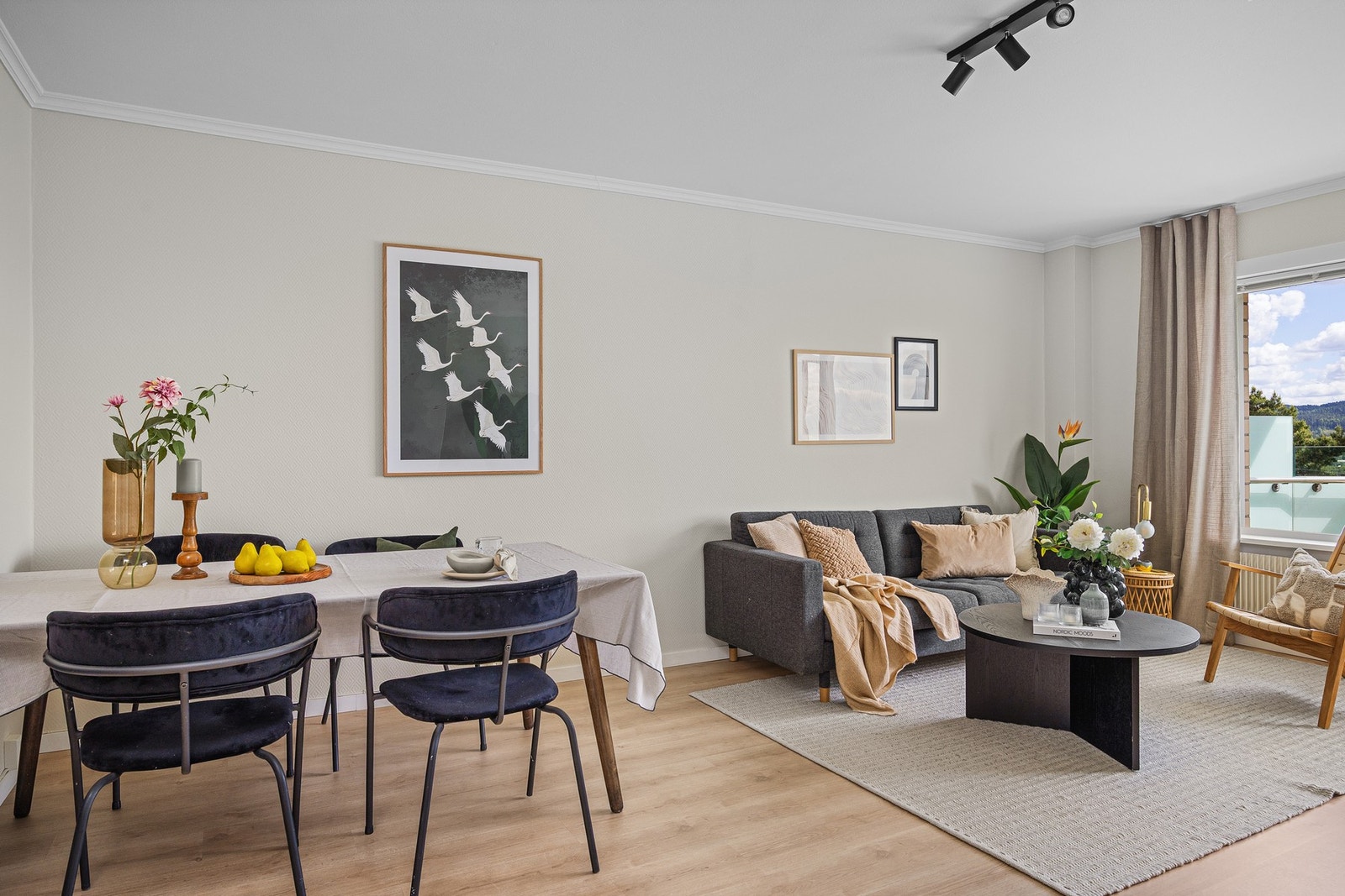 Stuen er romslig med gode møbleringsmuligheter. Galleribilde