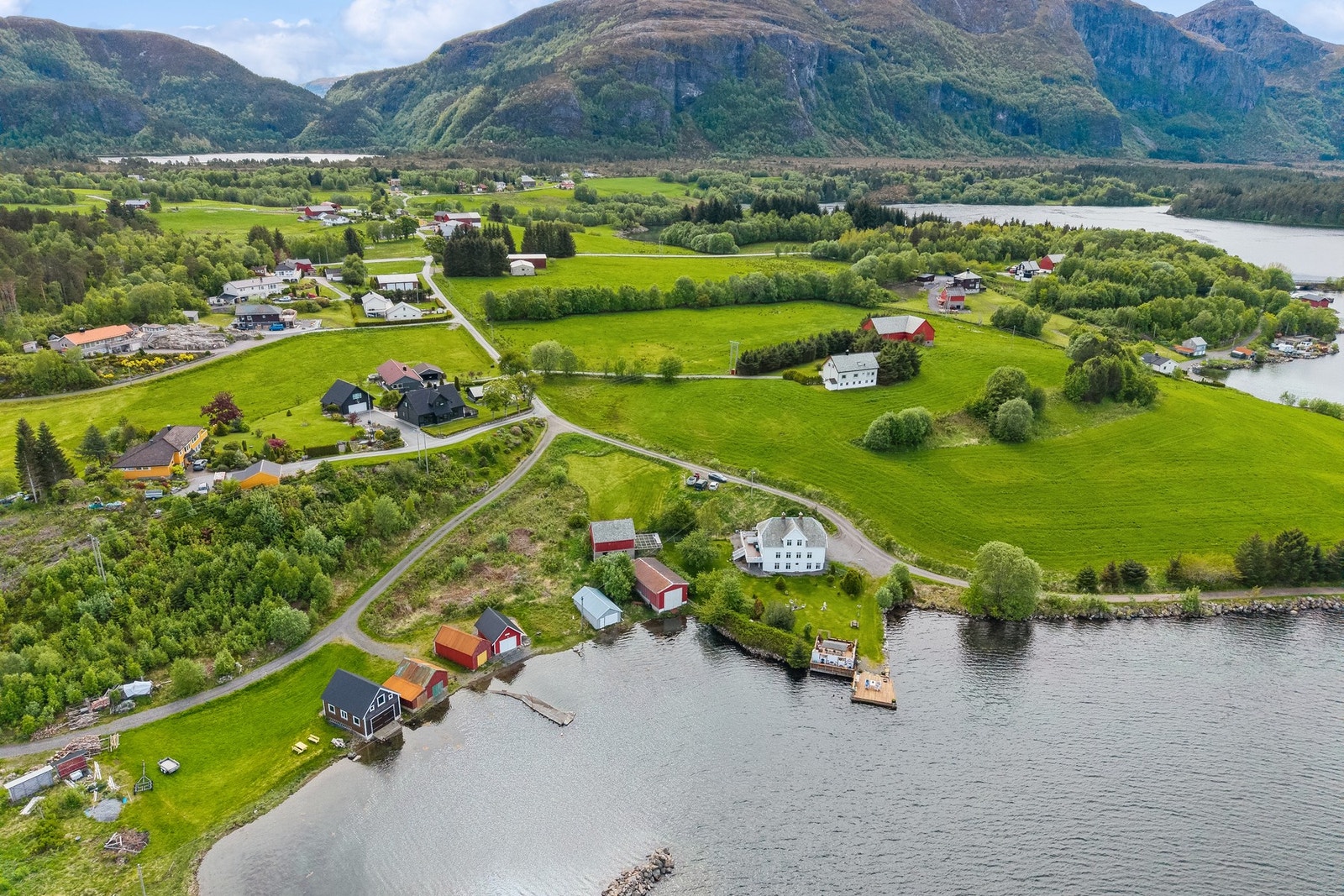 Enebolig med nydelig beliggenhet og historisk preg Galleribilde