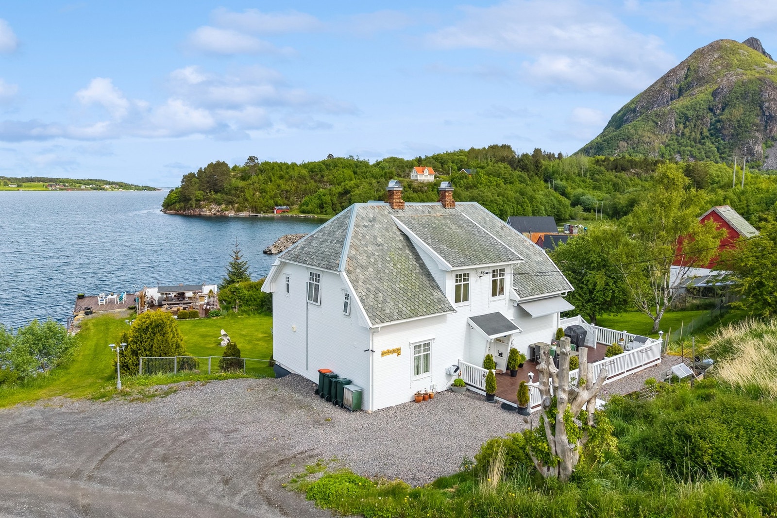 Parkerings og oppstillingsplass like ved inngangen til boligen Galleribilde