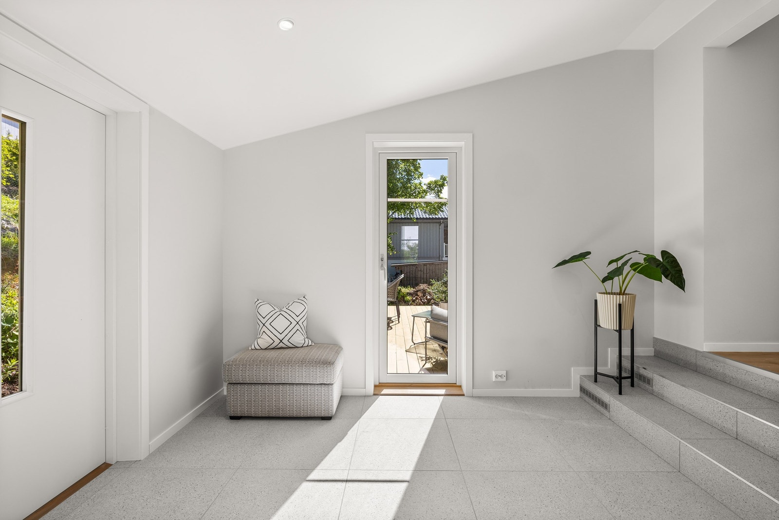 Entre med plass til garderobe Galleribilde