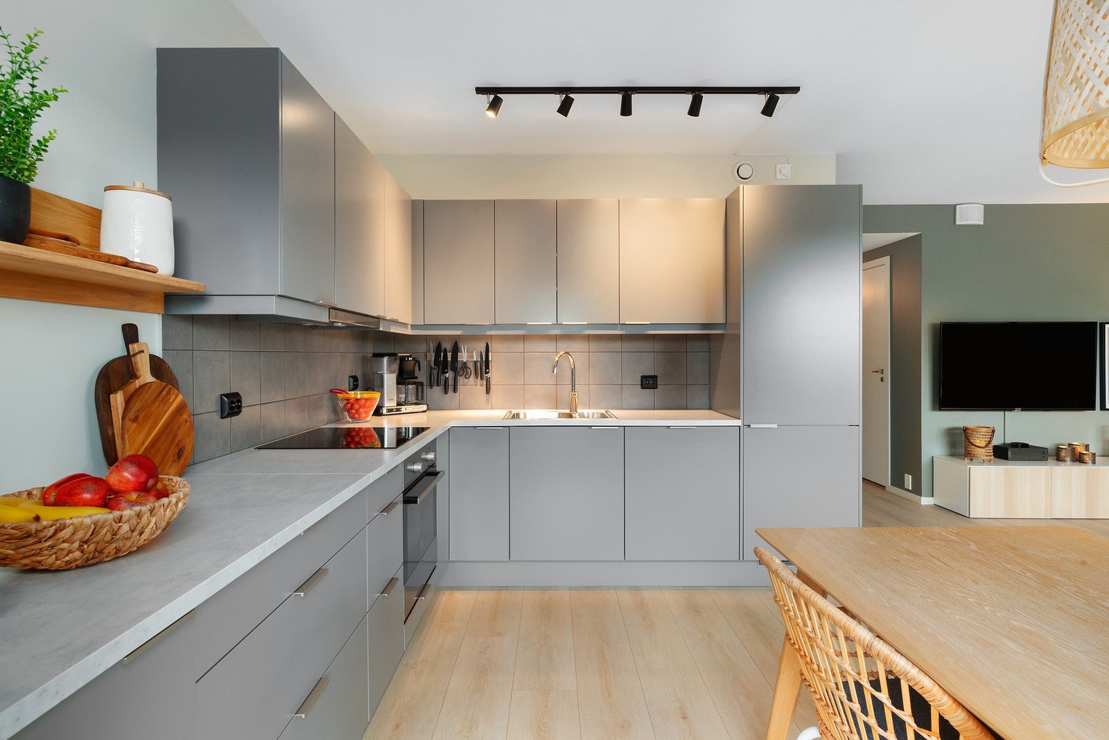 Et sosialt, lyst og trivelig kjøkken. Galleribilde