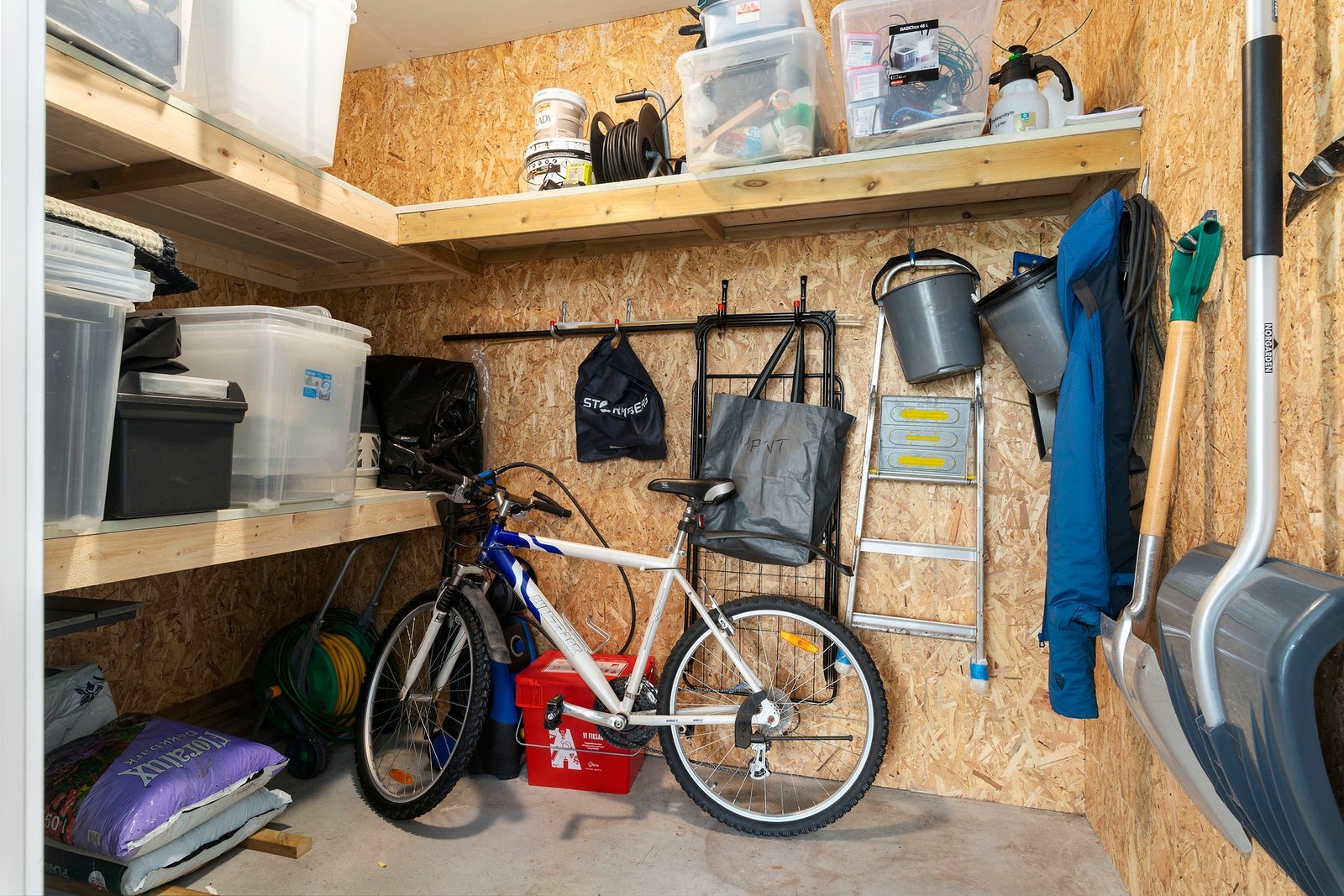 Utvendig bod. Her er det også stømuttak og lys. Galleribilde