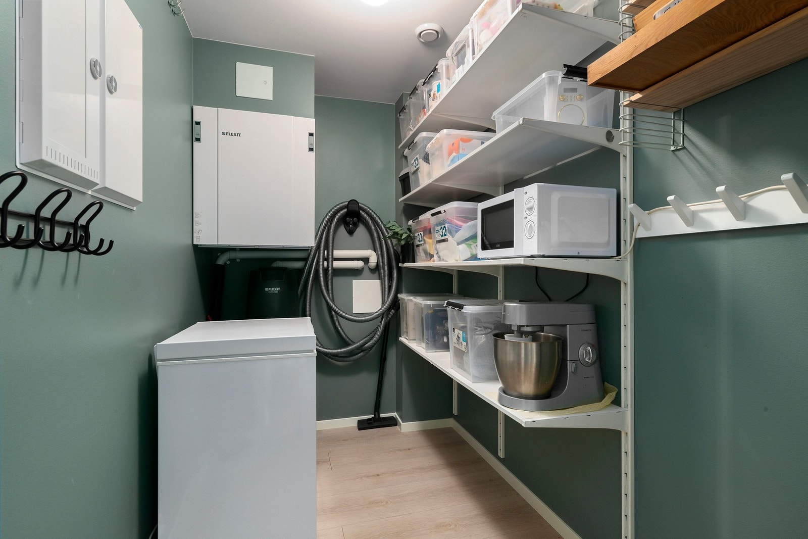 Innvendig bod. Smart lagringssystem i begge boder. Galleribilde