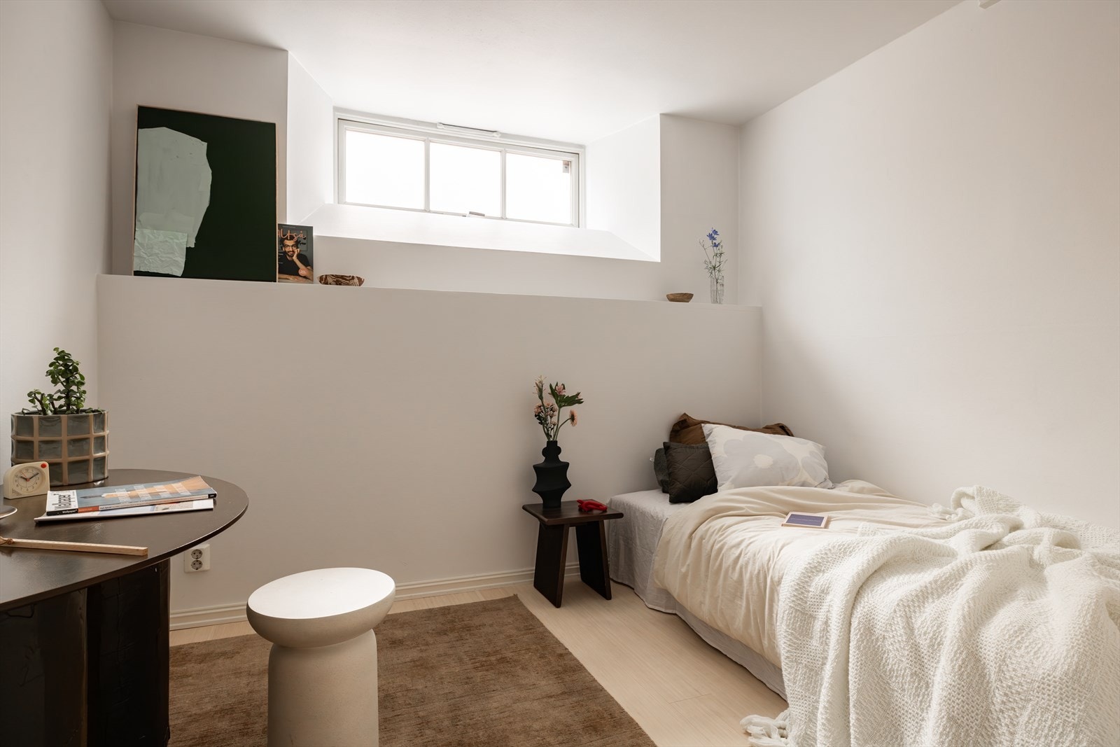 Soverom nr. 2: God størrelse med plass til seng, skrivebord og garderobeløsning. Galleribilde