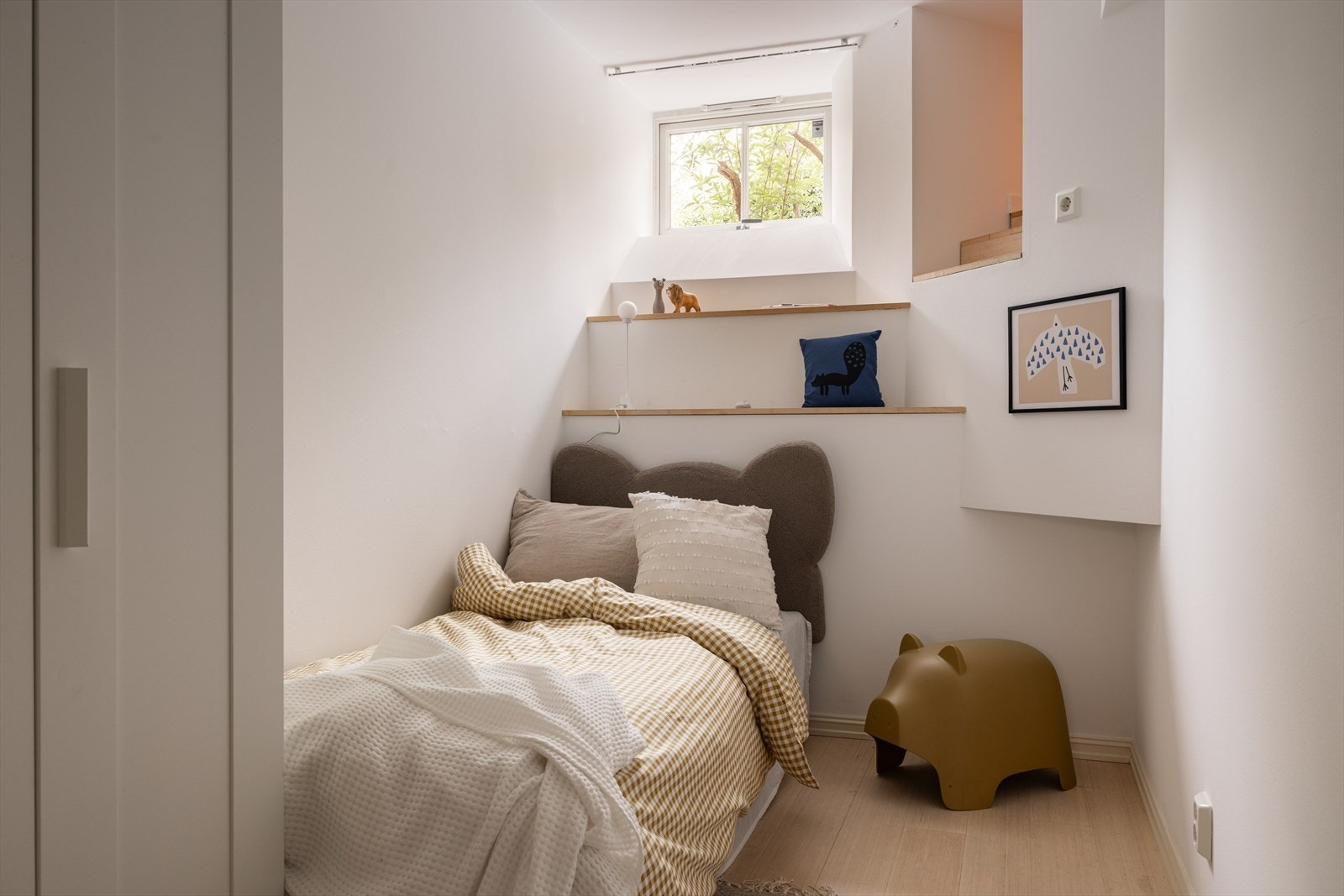 Rommet passer ypperlig til barnerom, gjesterom eller kontor! Galleribilde