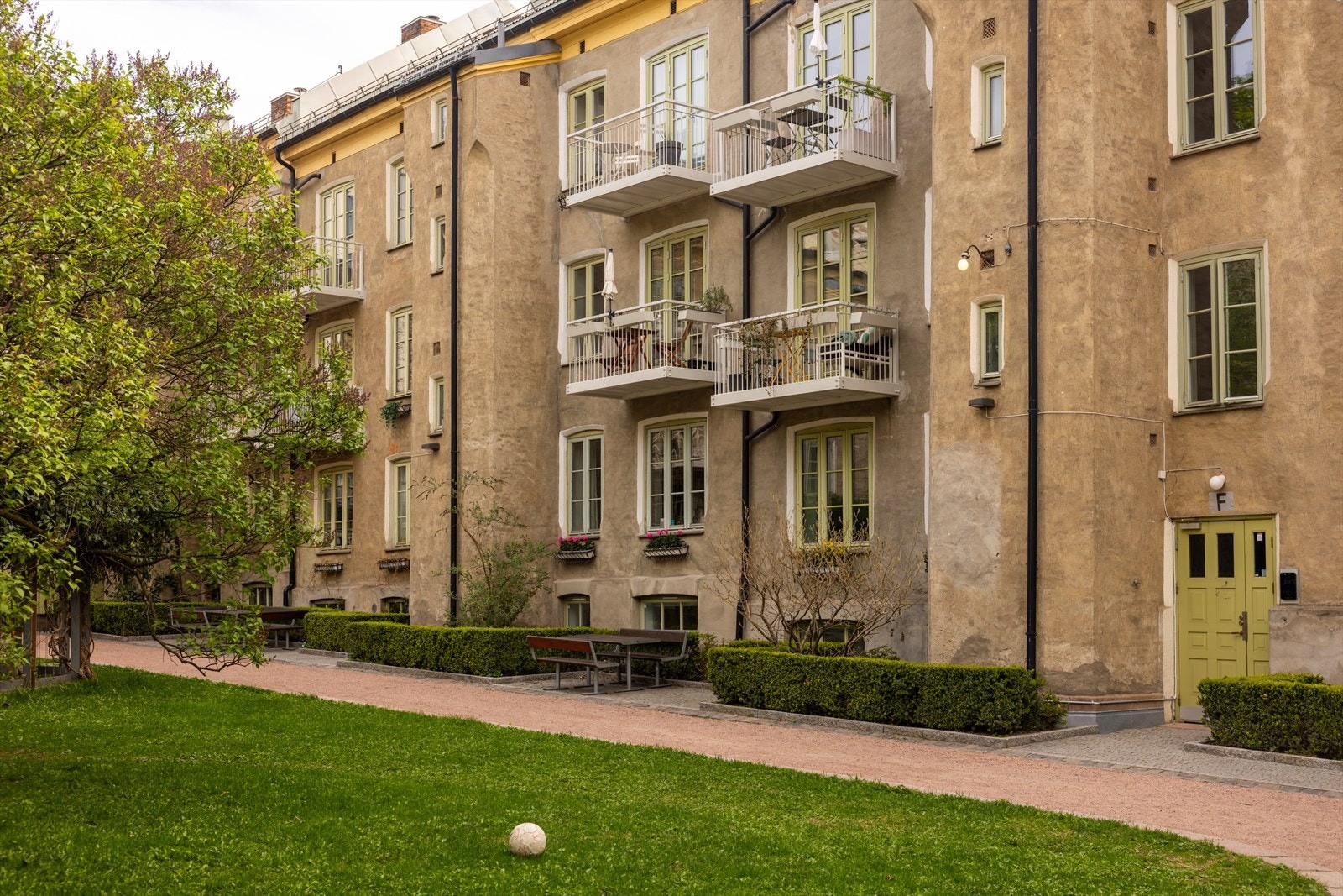 Fasaden mot gårdsrommet Galleribilde