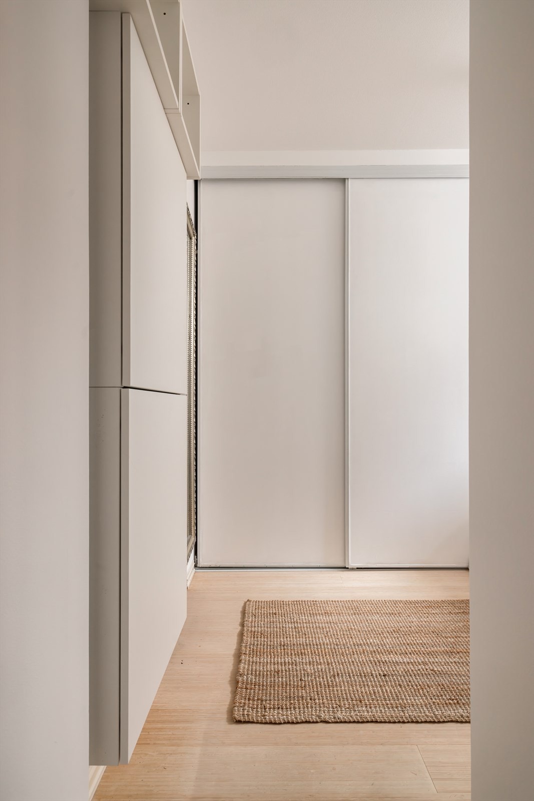 Innenfor badet så er det et kontor/garderoberom. Galleribilde