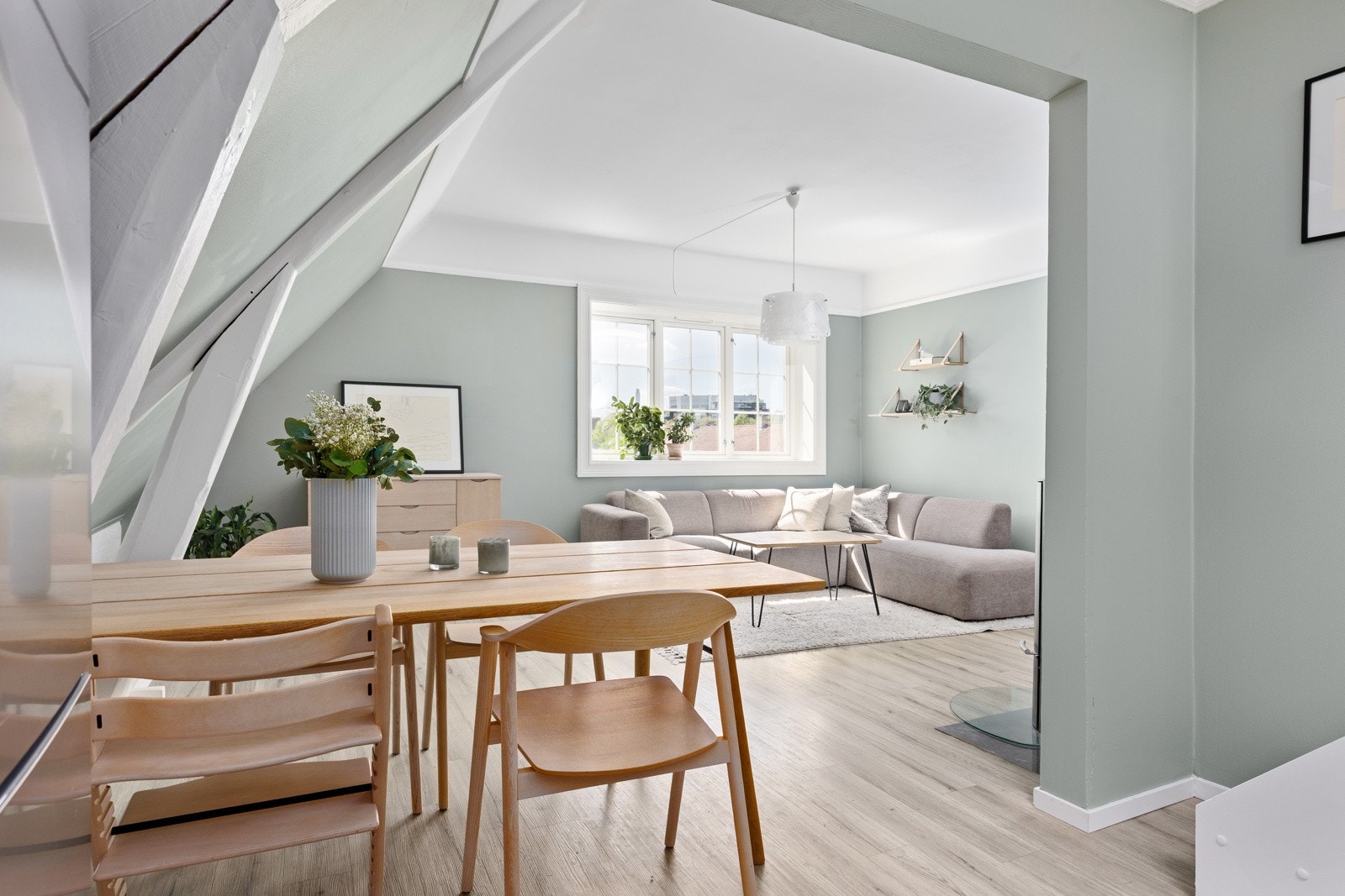 Romslig plass til spisebord Galleribilde