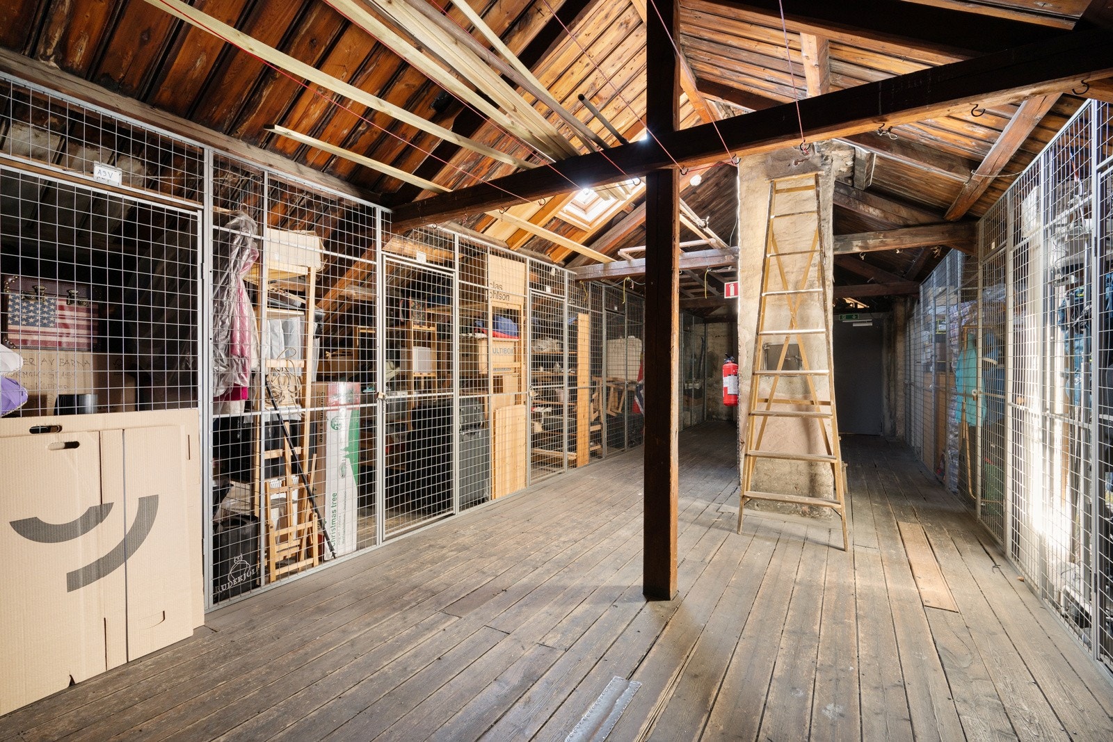 Det er bod på loftet og i kjeller Galleribilde