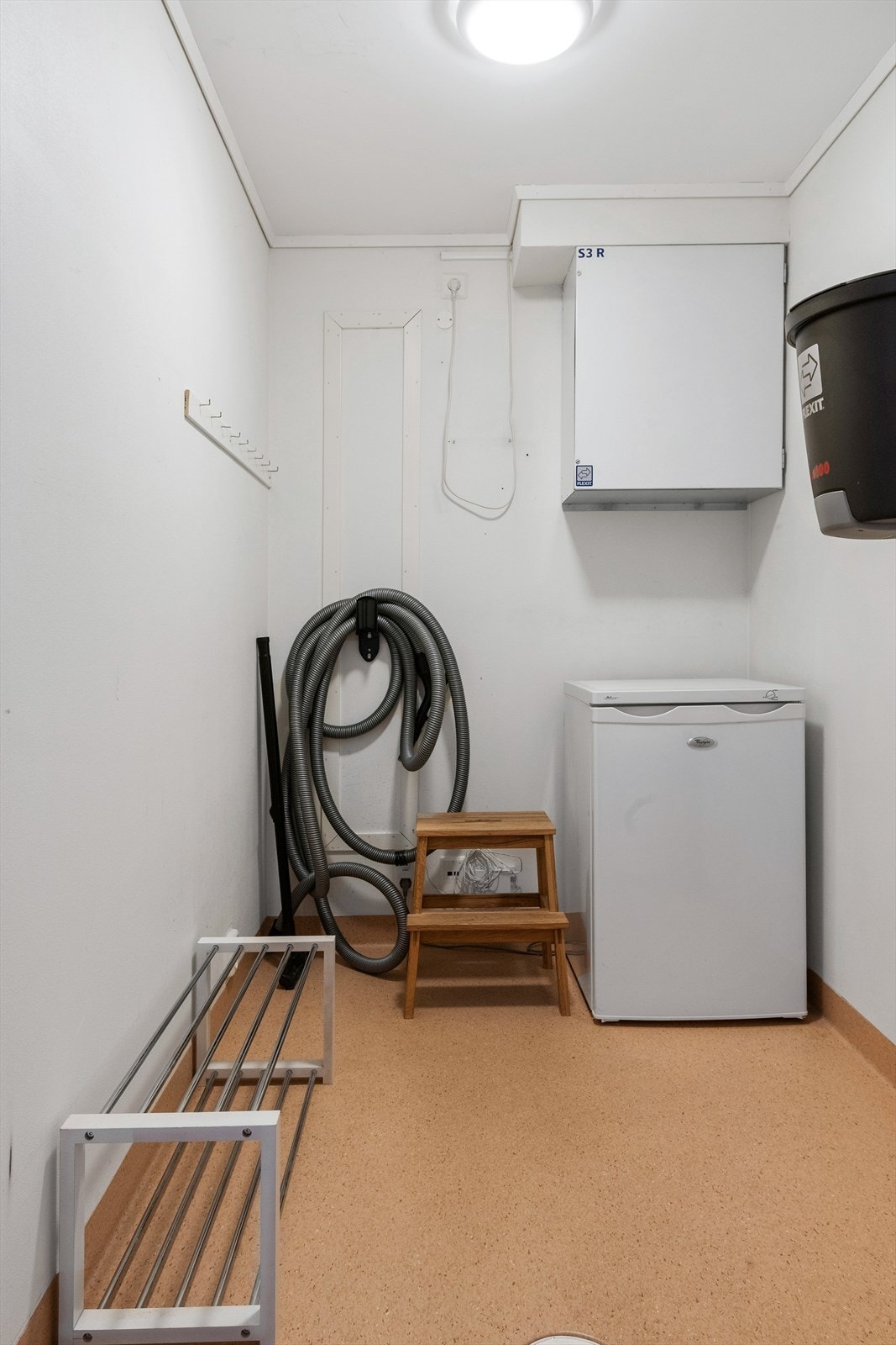 Bod/teknisk rom med god plass til ekstra frys Galleribilde