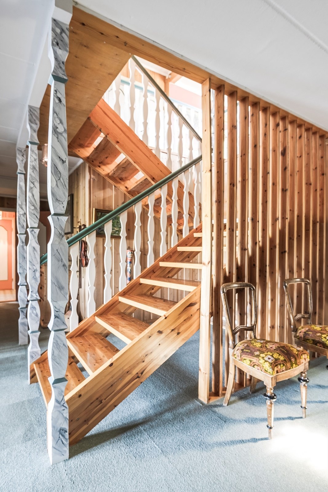 Vi tar turen ned til den innholdsrike underetasjen som blant annet har en egen hybeldel. Galleribilde