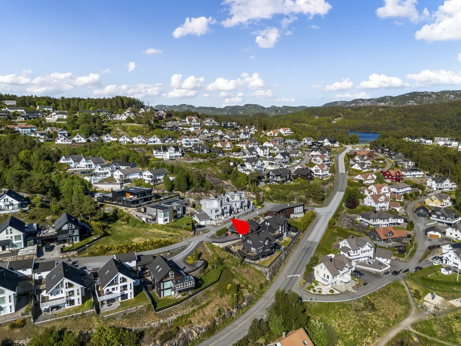 Boligen ligger i et attraktivt og populært boområde i Rauli Sør. Galleribilde