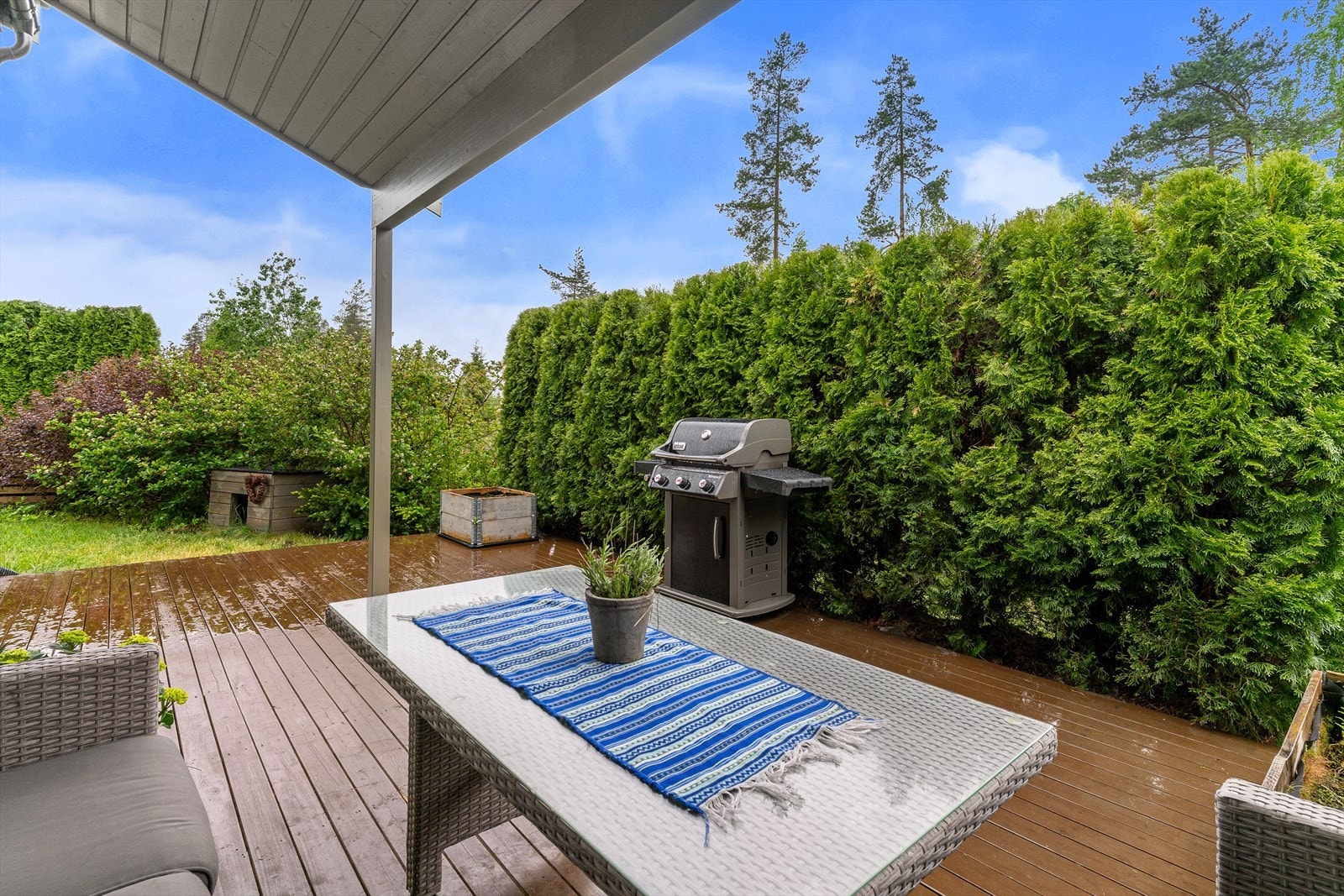 Fra stuen i 1. etasje er det dør ut til en flott uteplass! Galleribilde