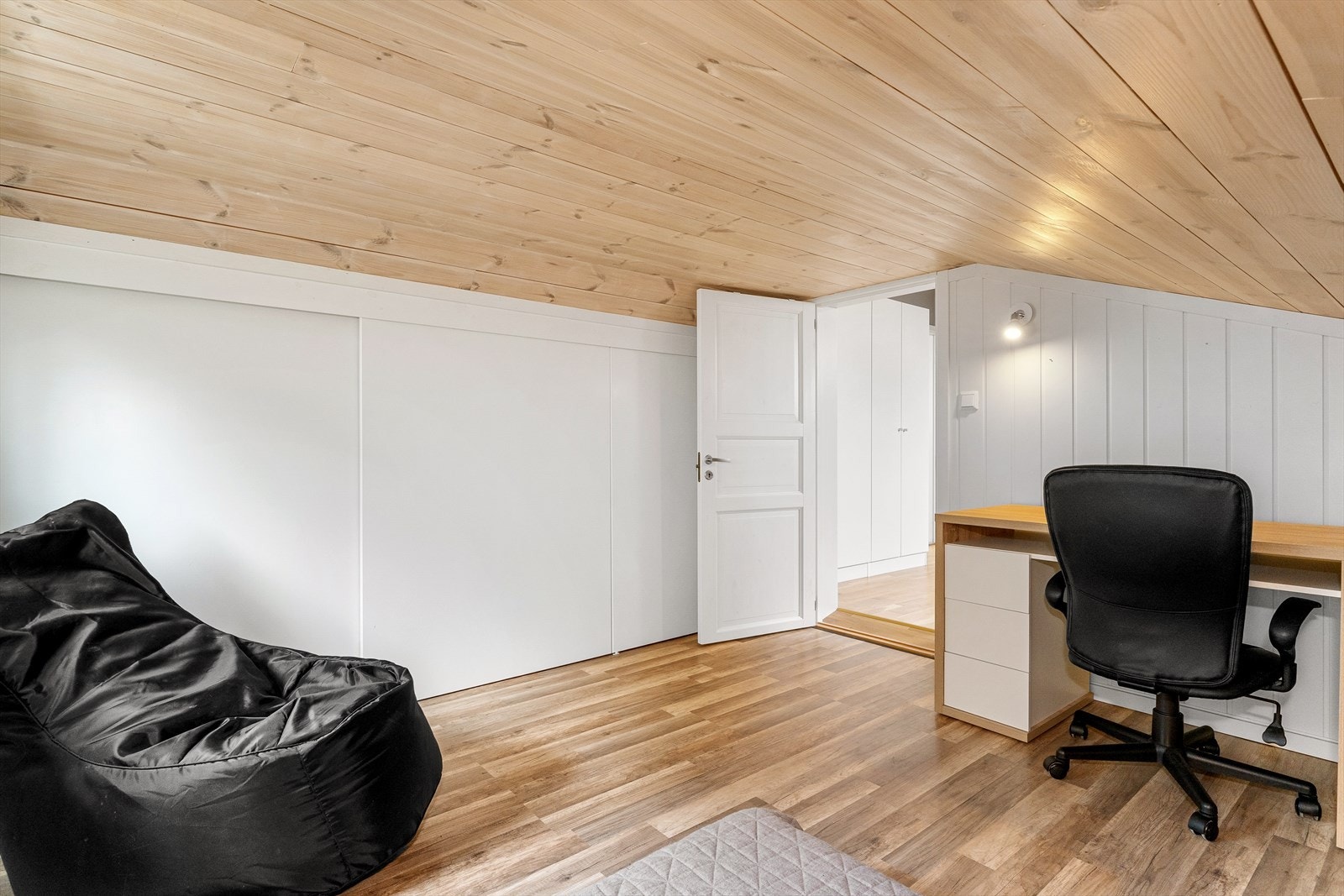 Rommet er ikke godkjent innredet eller godkjent for rom til varig opphold. Galleribilde