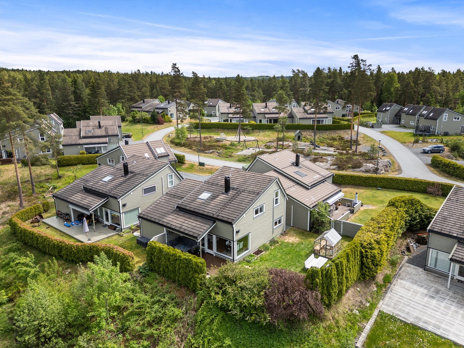 Boligen ligger attraktivt, barnevennlig og sentralt til på Gamlegrendåsen. Galleribilde