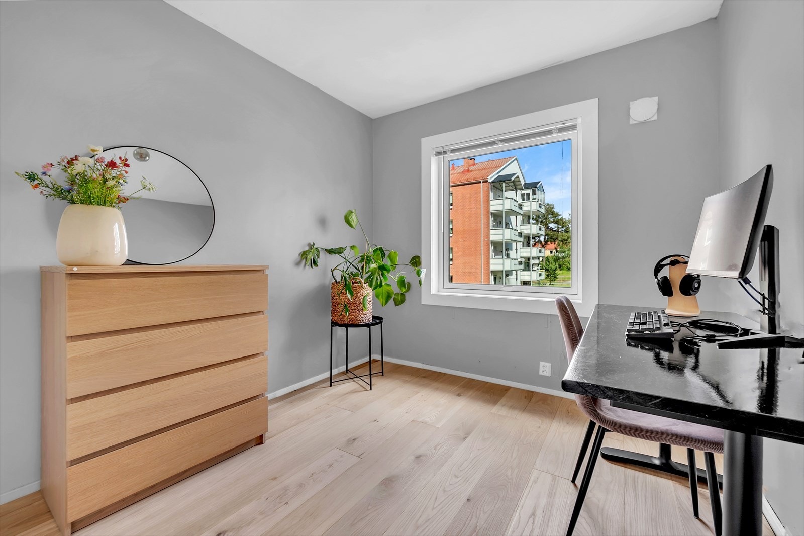 Her er det plass til eksempelvis seng, skrivepult og skap/kommode. Galleribilde
