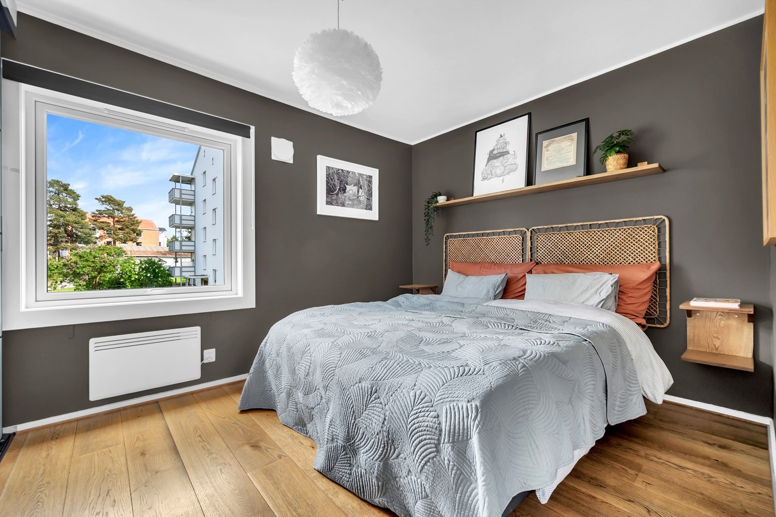 Leiligheten har to lune og romslige soverom. Galleribilde