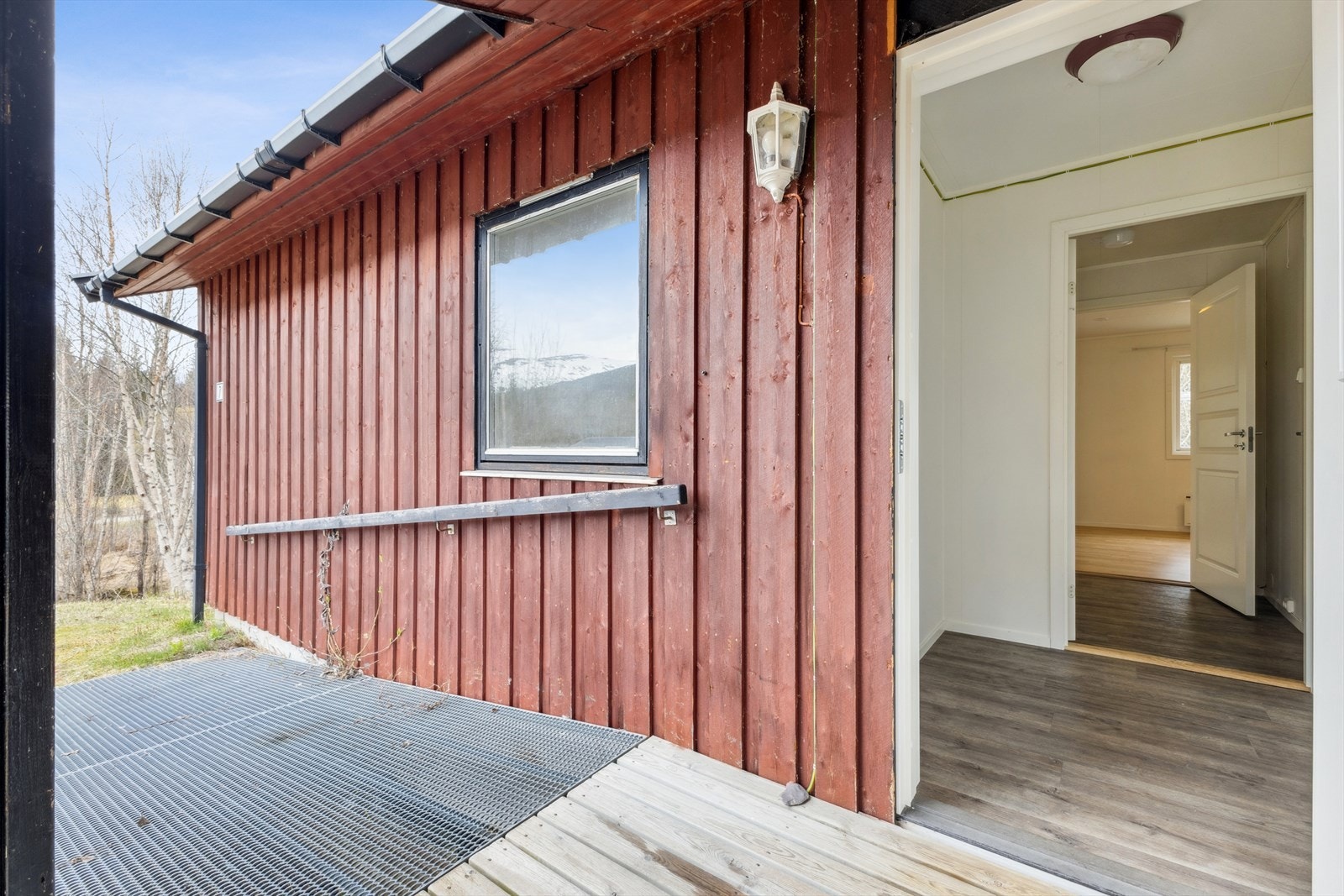 Inngangsparti til Elvevegen 5B Galleribilde