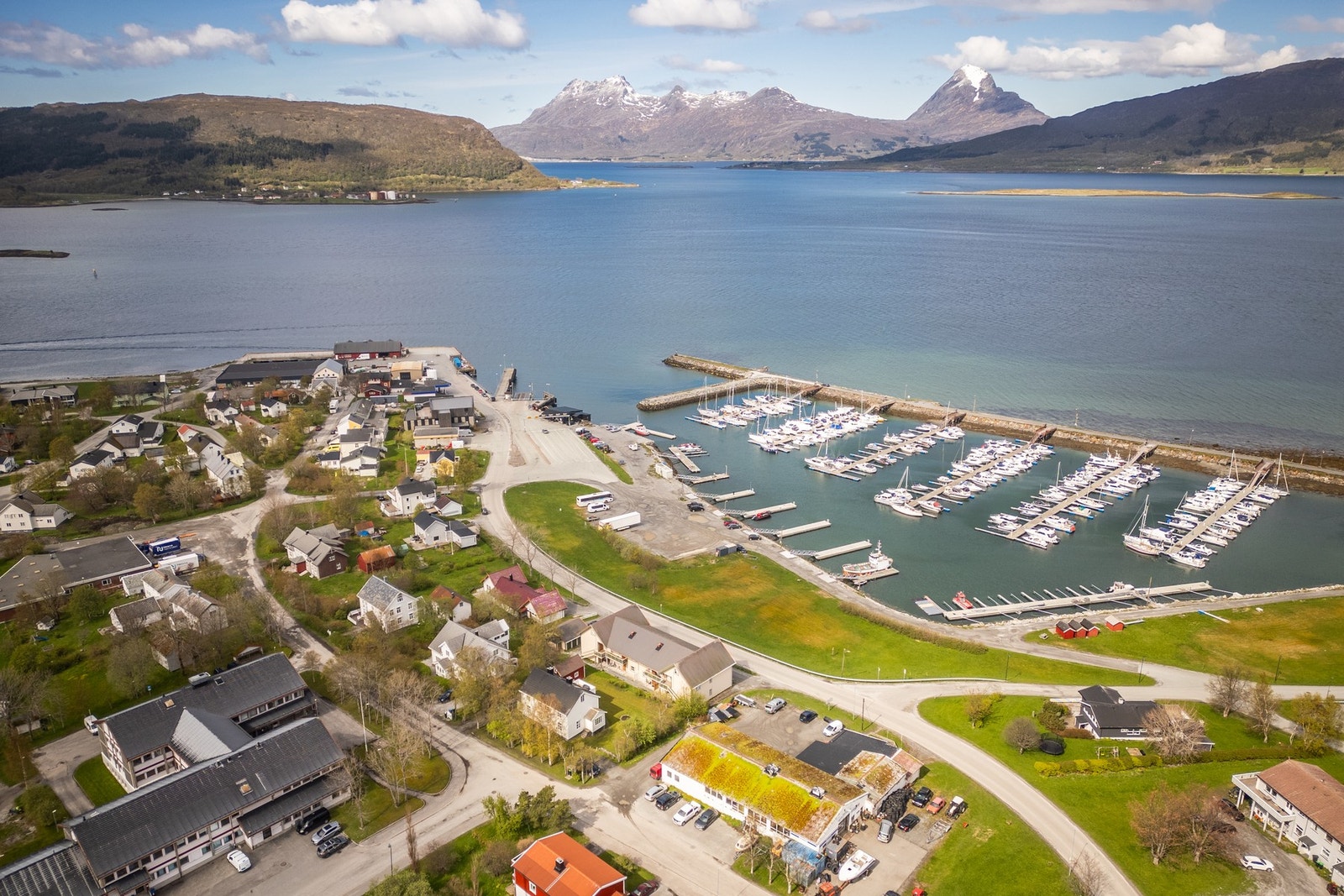 Leiligheten har en sentral beliggenhet på Nesna Galleribilde