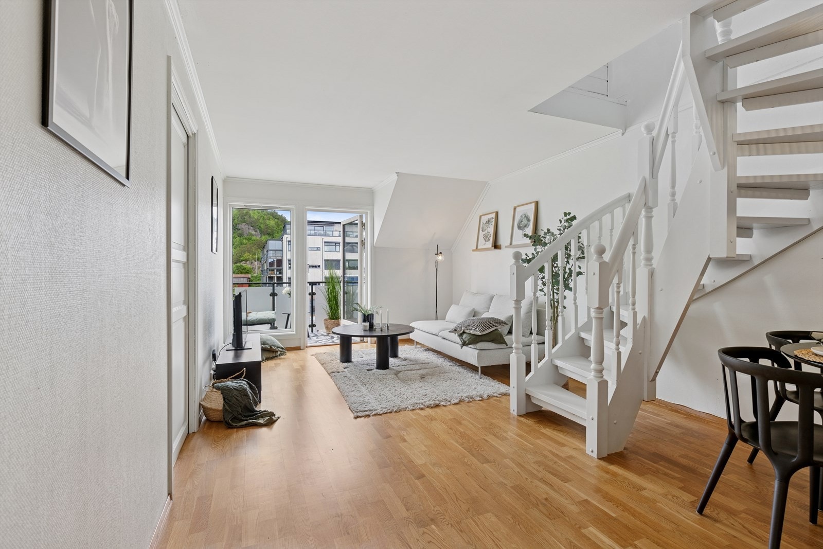 Velkommen til Sentrumsveien 15 - Pen og lys leiligheter presentert av Kristoffer Munksgaard i Eiendomsmegler Norge Galleribilde