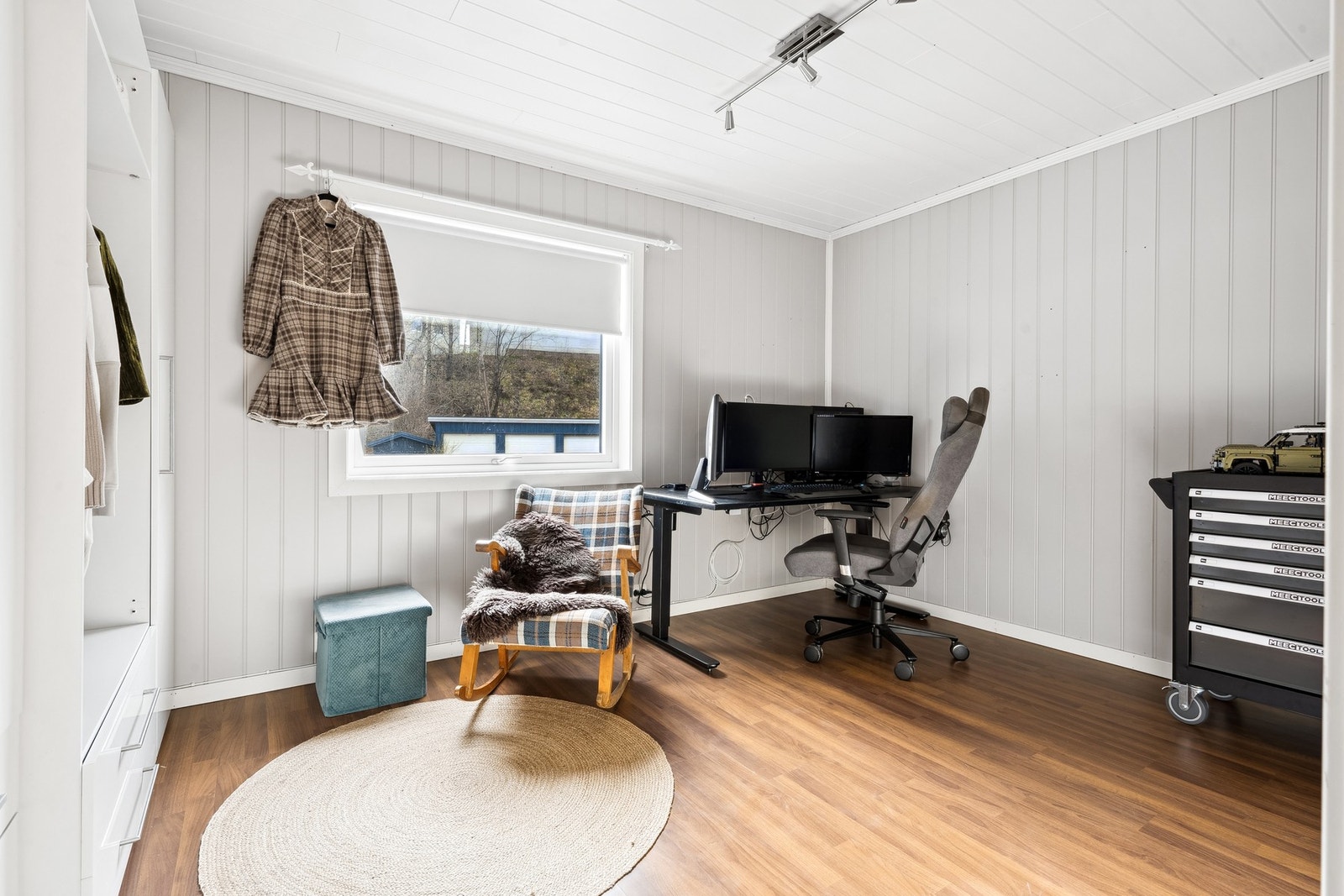 Soverom 2. Plass til dobbeltseng og diverse møblementer. Galleribilde