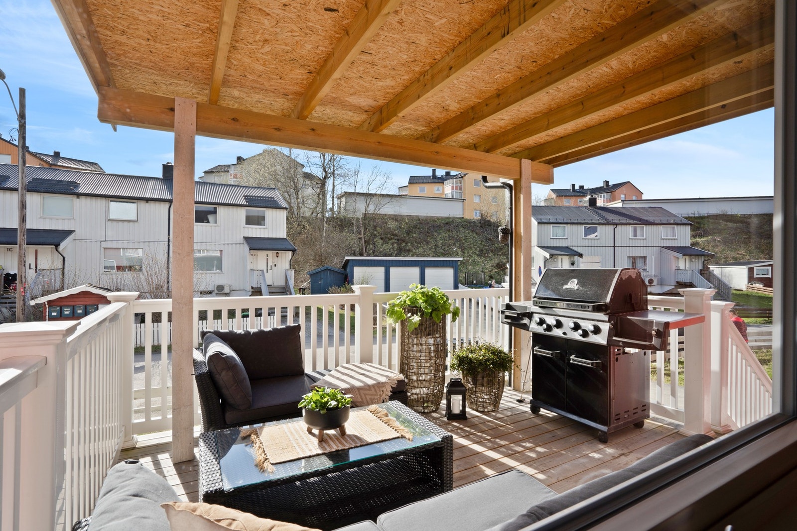 Balkongen gir også rikelig med plass til utemøbler og dekorative løsninger Galleribilde