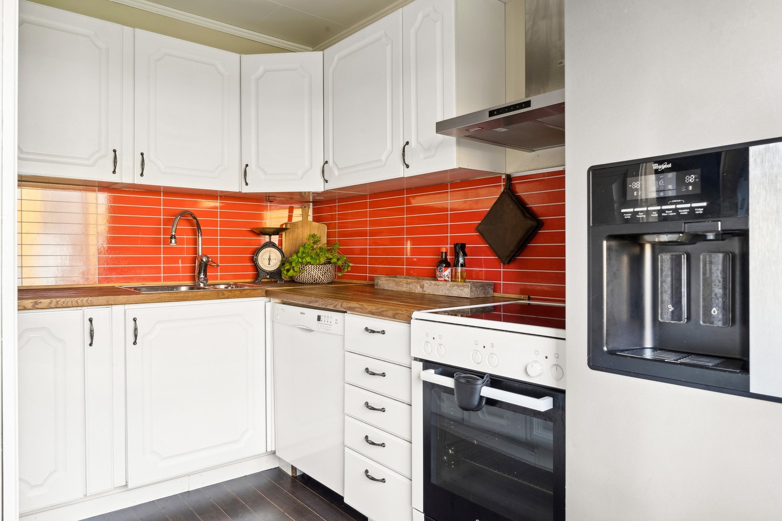 Ny ventilator på kjøkken i 2024. Galleribilde