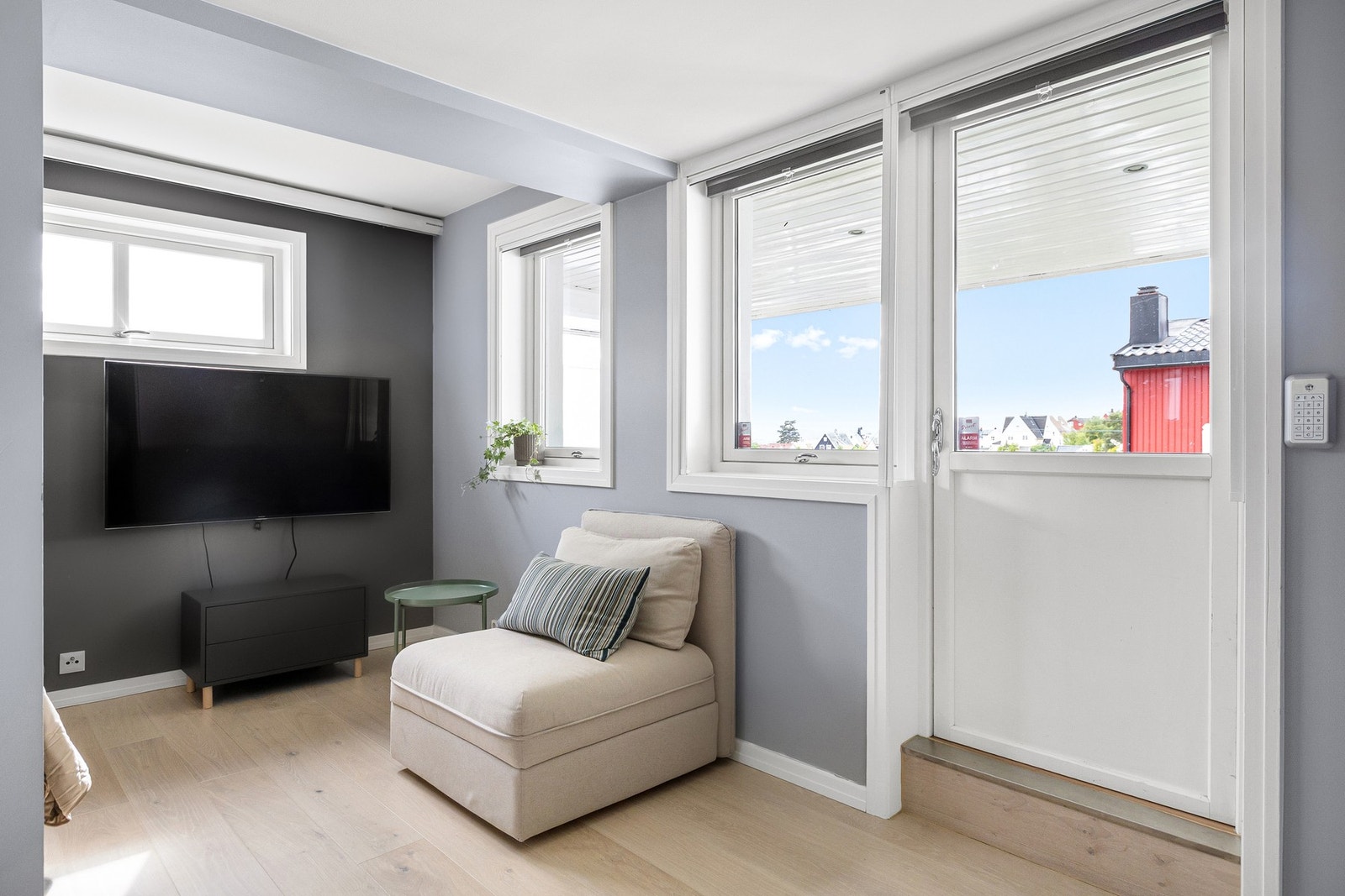 Kontoret har egen inngang. Galleribilde