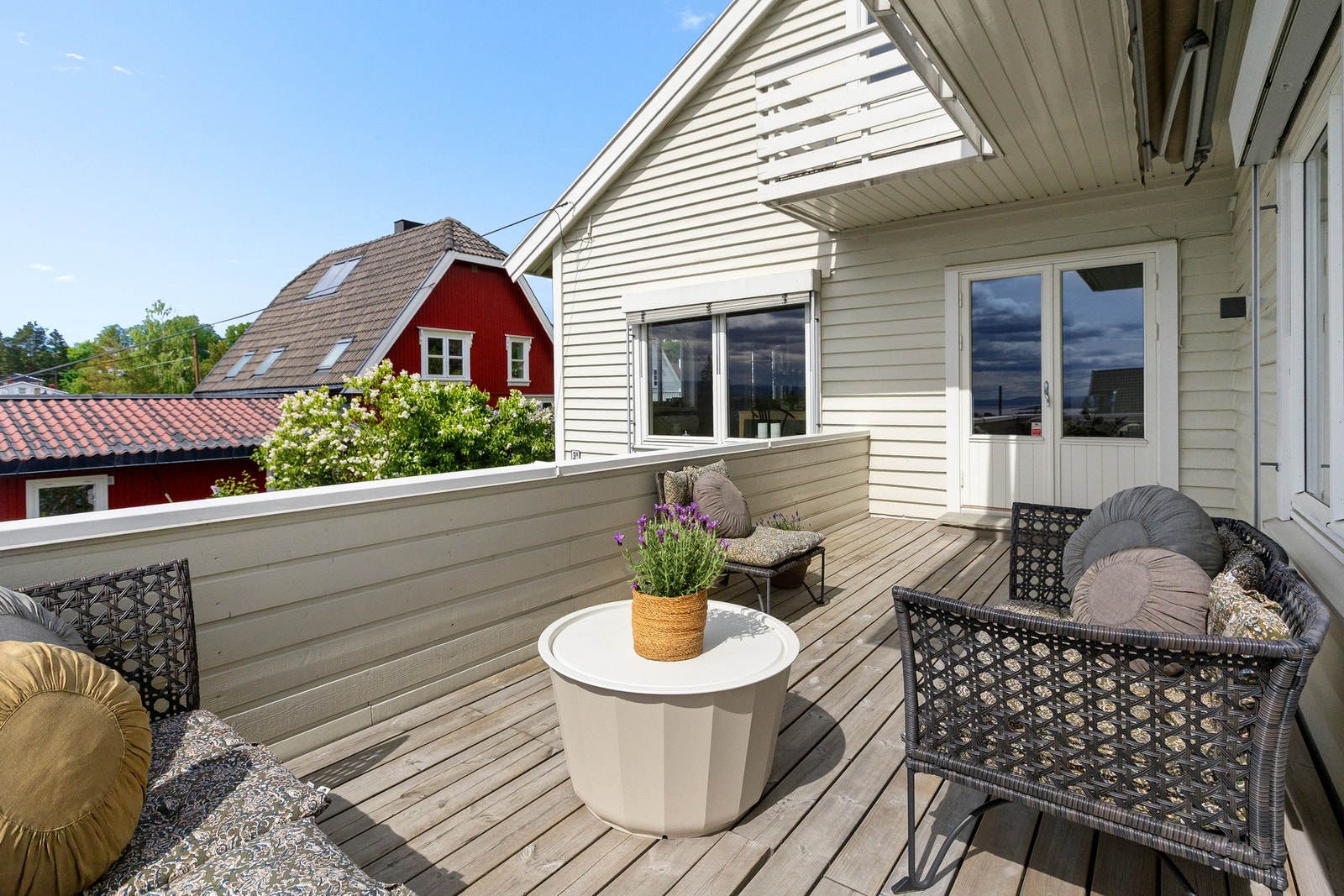 En markise sørger for behagelig skygge når solen står som høyest. Galleribilde