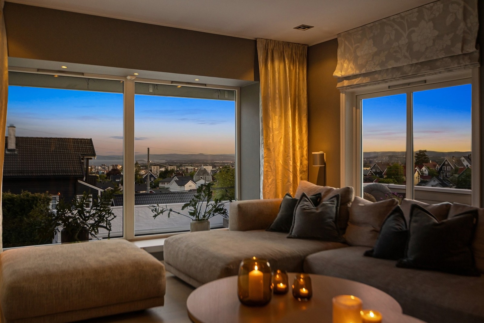 Stuen byr på en flott utsikt mot Oslofjorden. Galleribilde