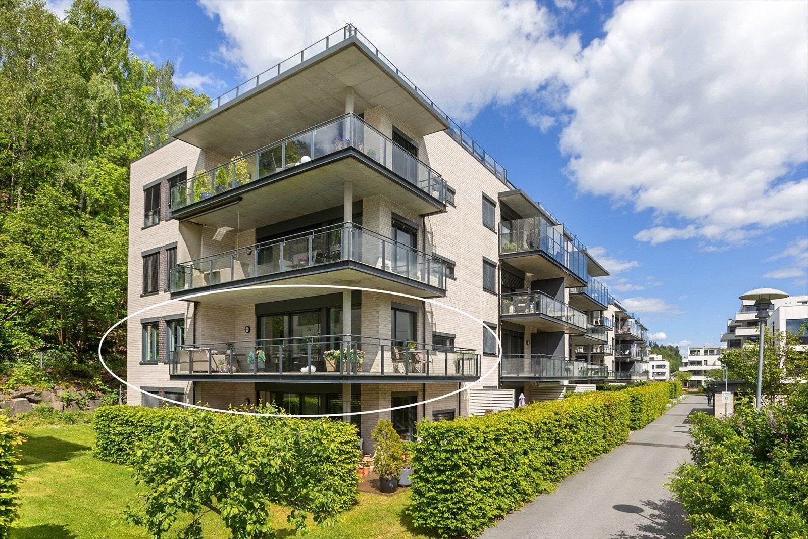 Leiligheten ligger i moderne bygg fra 2014. Galleribilde