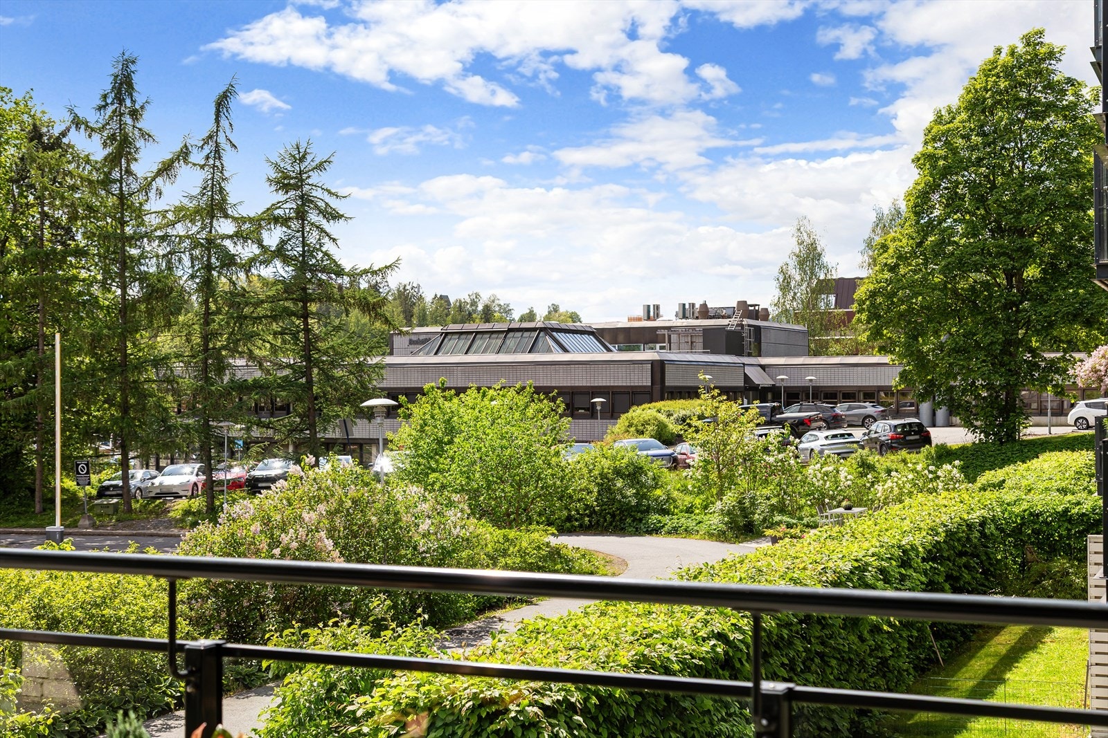 Utsyn mot fint grøntområder. Galleribilde
