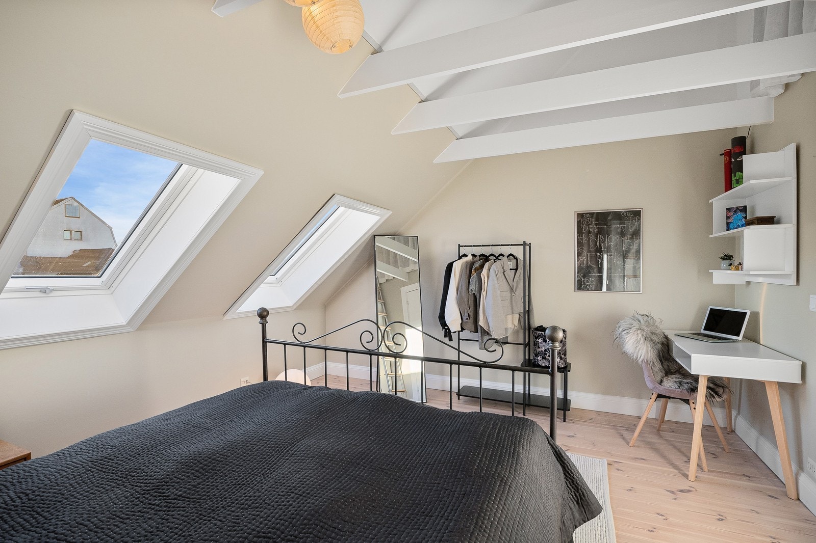 Soverom med kontorplass Galleribilde