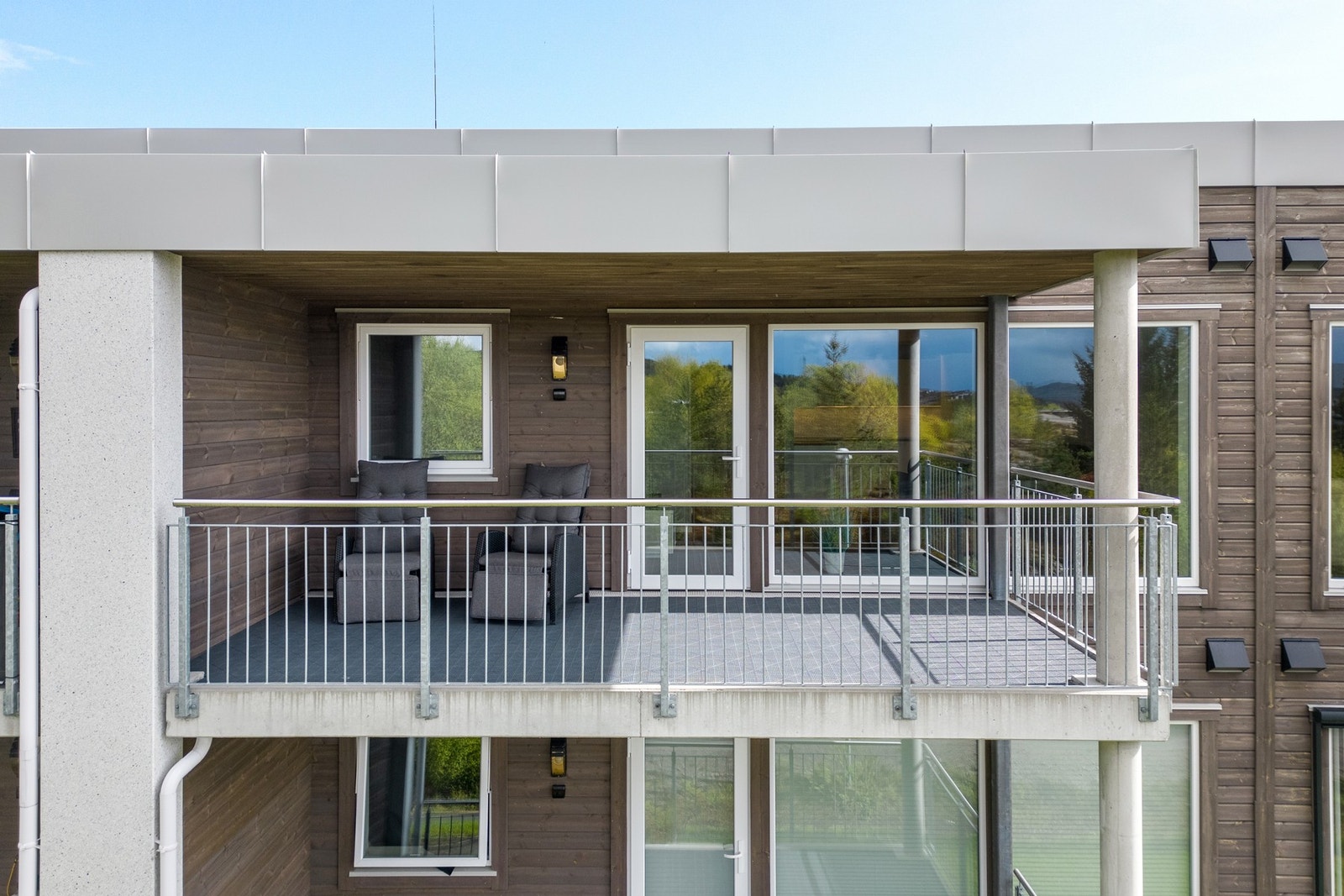 Leiligheten ligger i 3 etasje og har enkel adkomst via heistilgang. Galleribilde